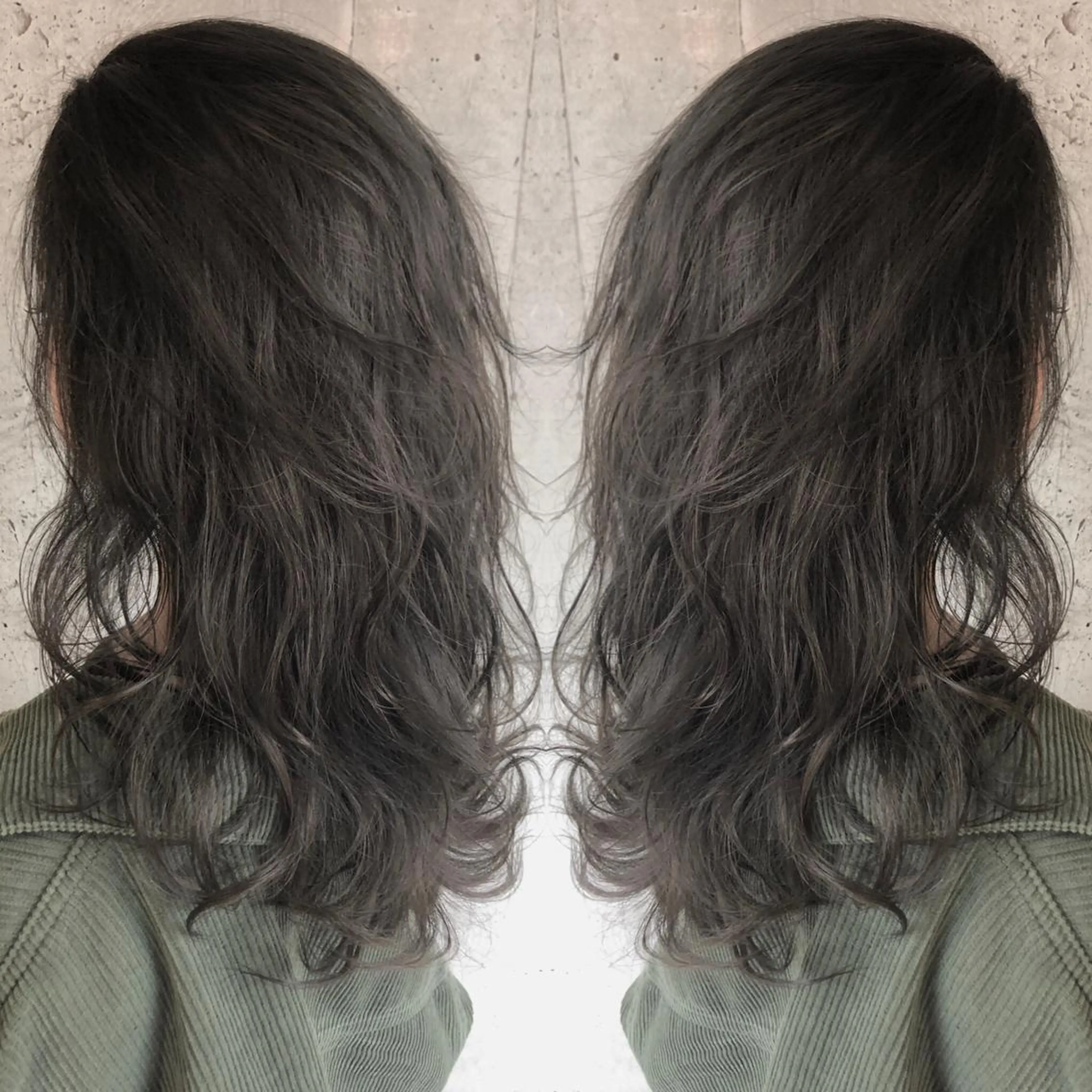 ミディアム カラー 小島 侑衣のヘアスタイル