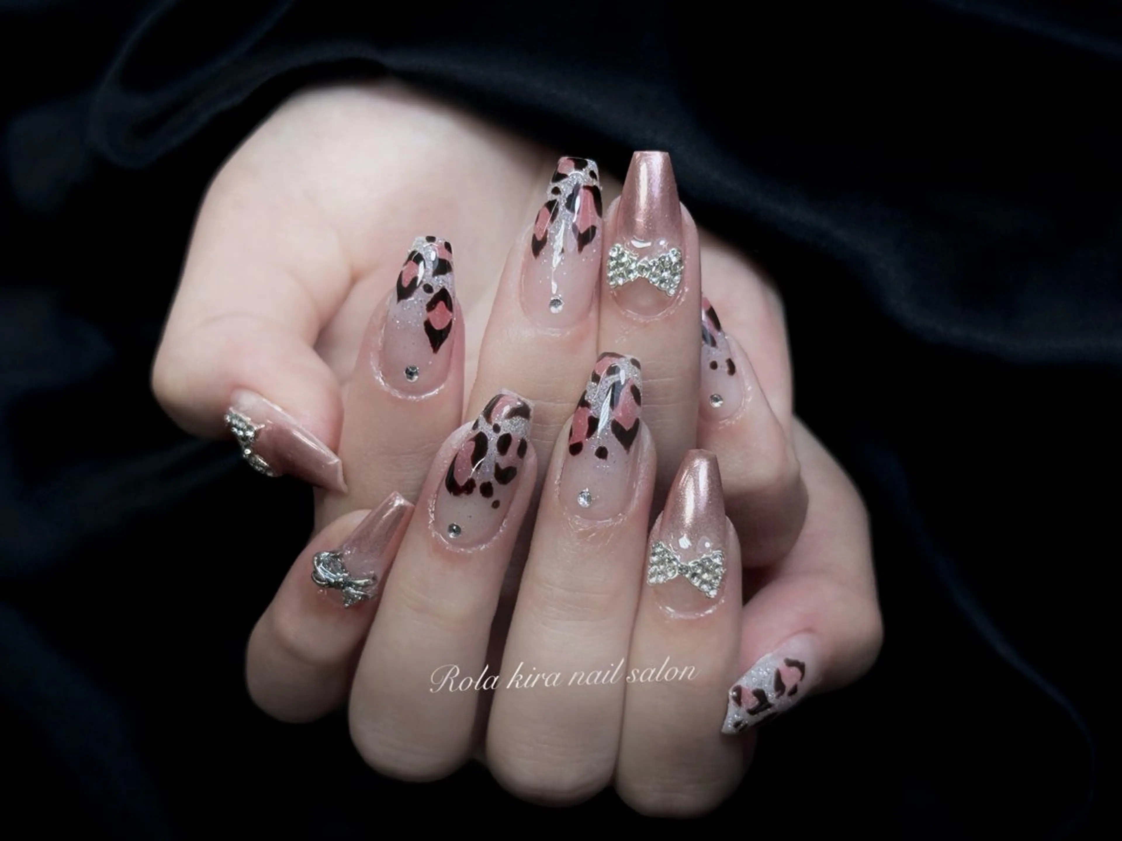 ネイル アニマル柄 アートネイル ジェルネイル キラキラネイル ピンク ハンドネイル Rola kira 麗のネイルデザイン