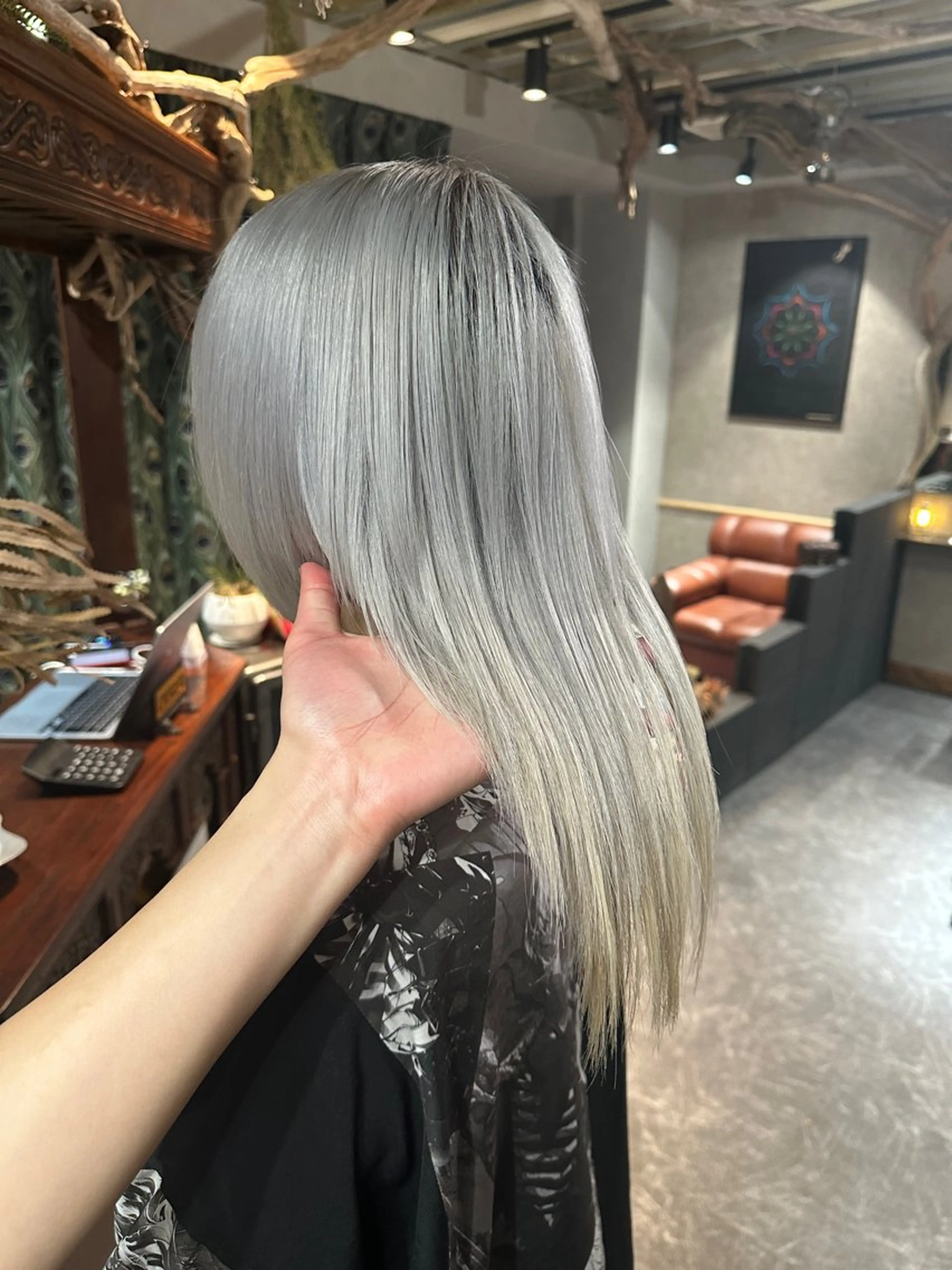 セミロング カラー セミロングパーマ ブリーチ ケアブリーチ ダブルカラー ハイライトカラー ヘアカラー トリートメント レイヤーブリーチ特化 ホワイト専門/岸のヘアスタイル