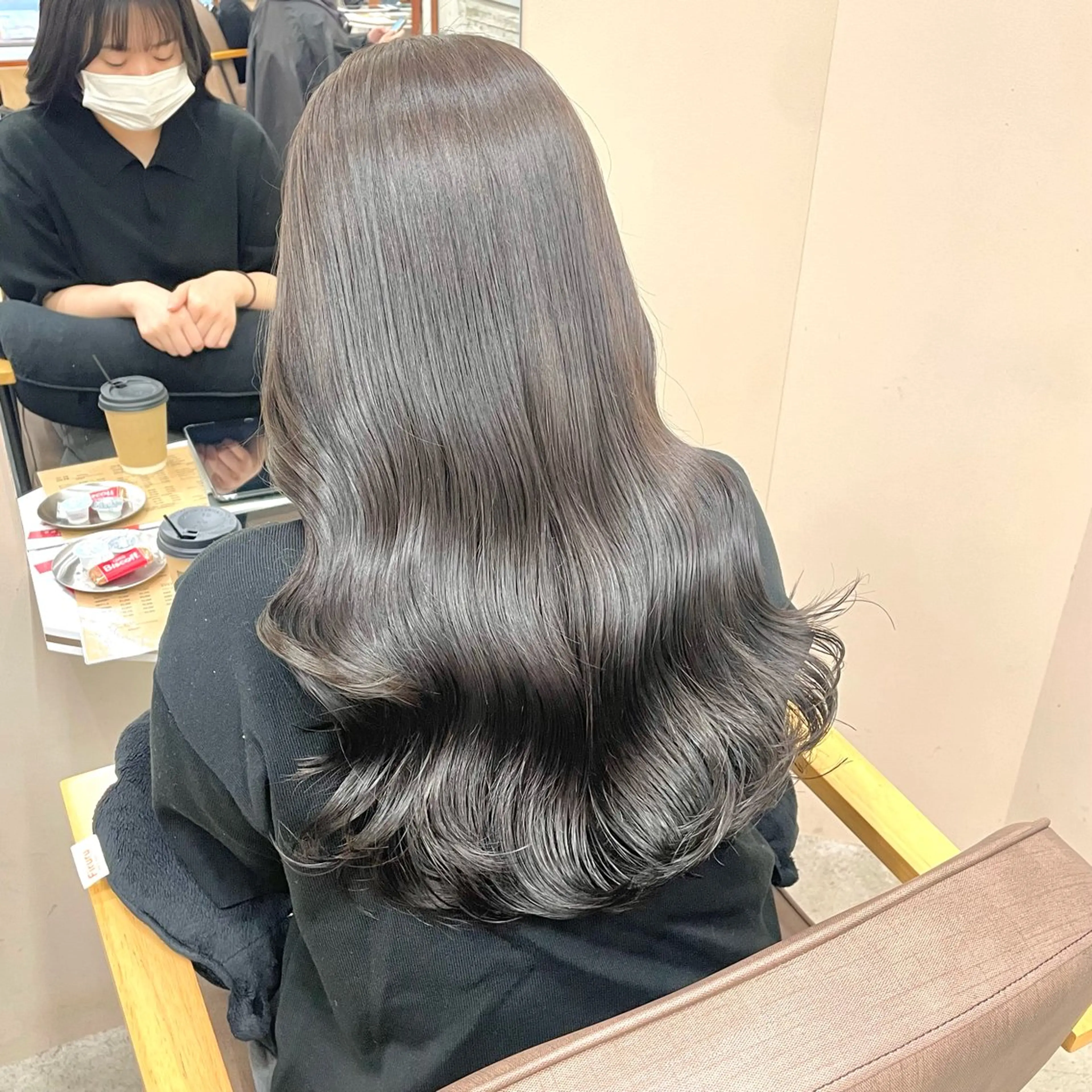 ロング カラー ベージュカラー オリーブベージュ カット ヘアカラー トリートメント noii / 伊藤 愛莉のヘアスタイル