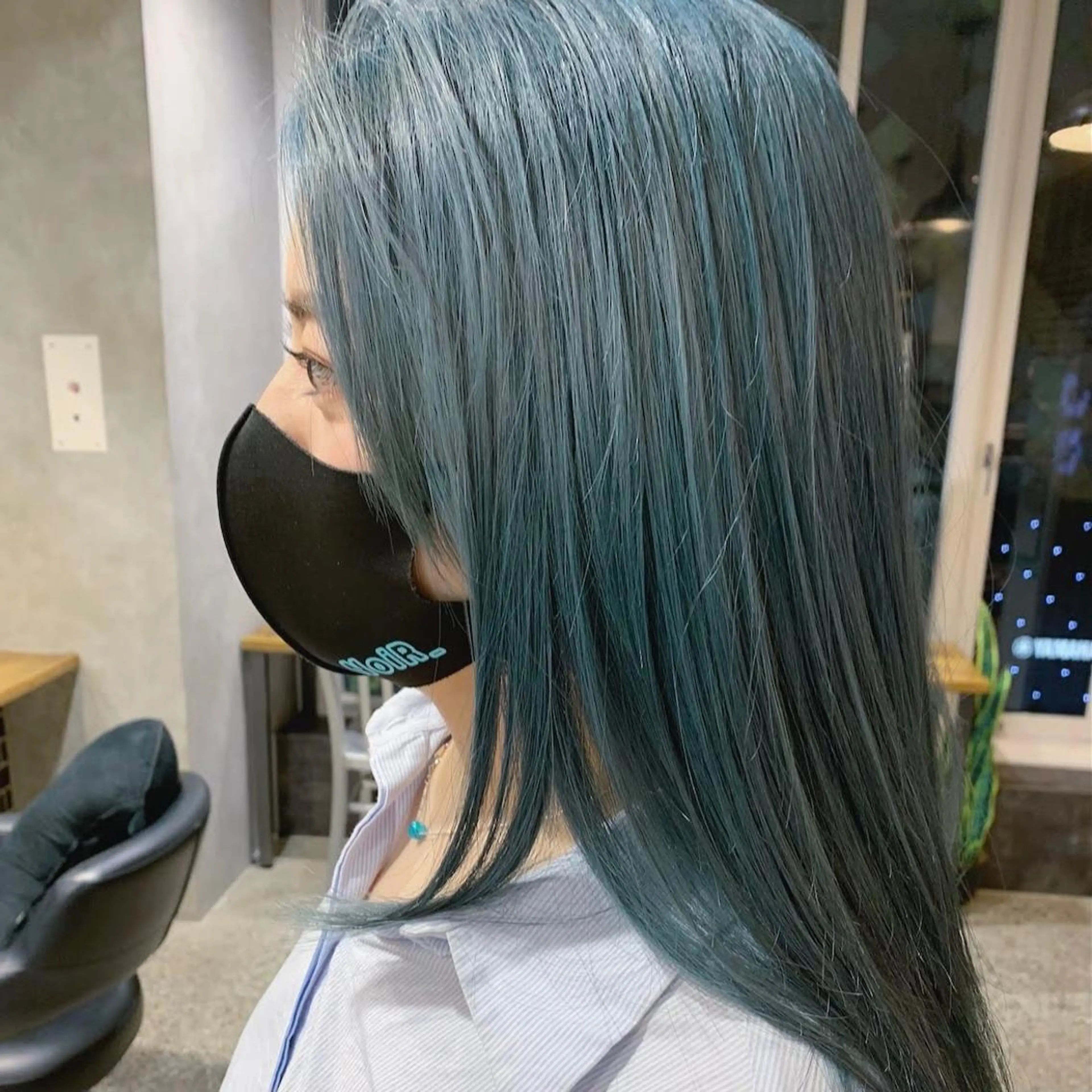 セミロング WISTERIA KAORUのヘアスタイル