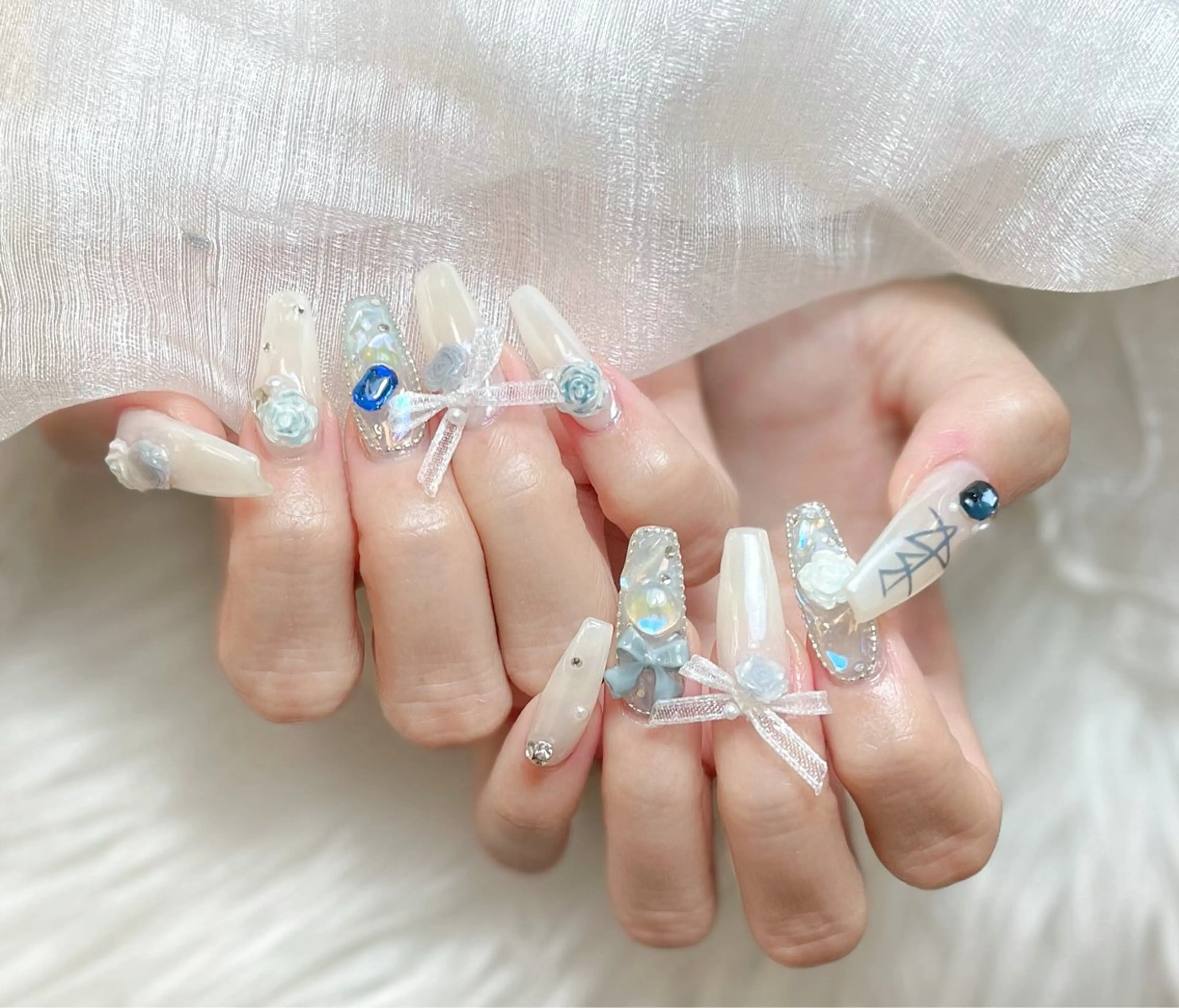 ネイル 成人式 ロングネイル マグネットネイル 大理石ネイル(マーブル) リボン ハンドネイル Amee Nail Salonのネイルデザイン