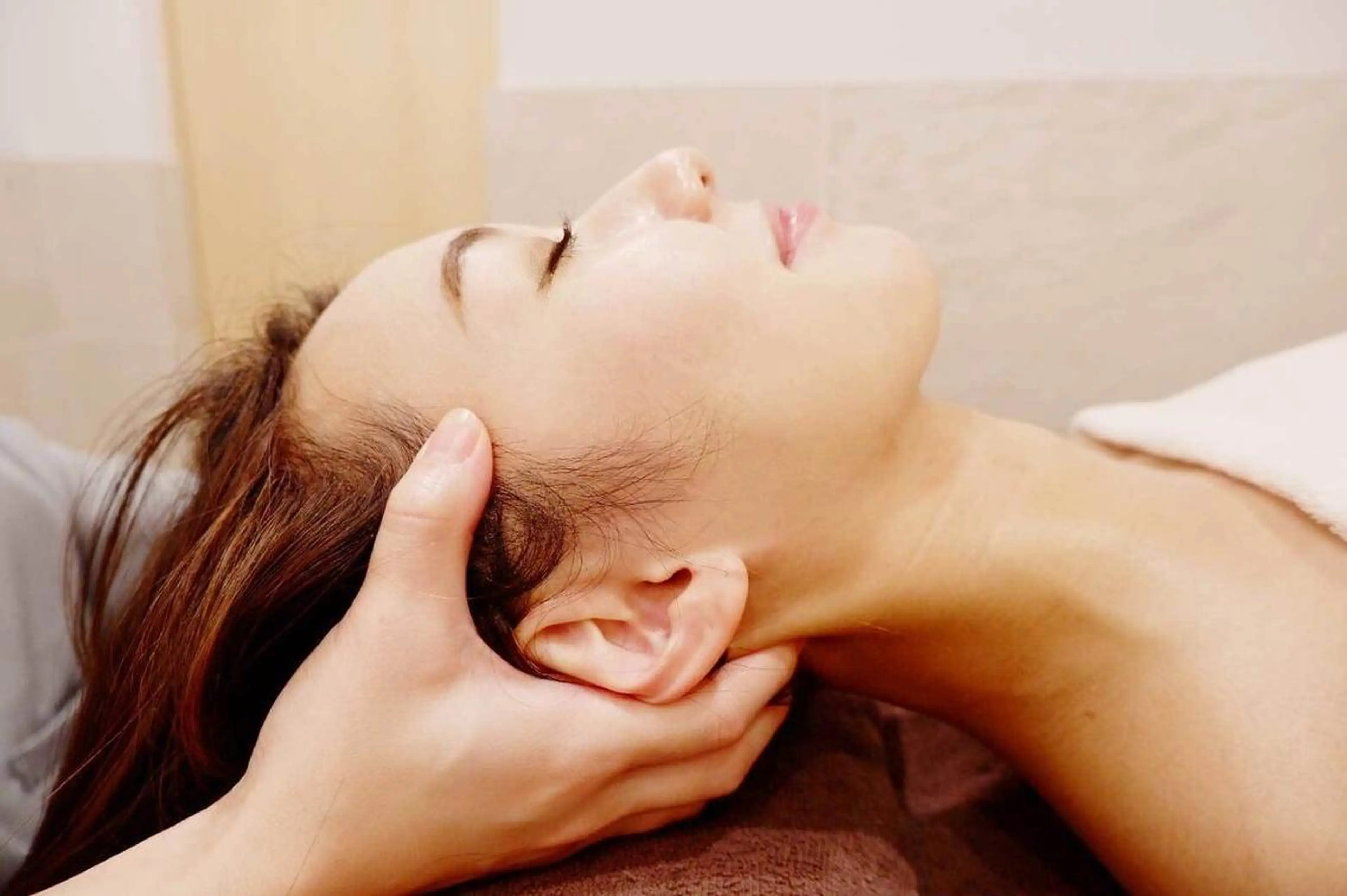 【炭酸ヘッドスパ+デコルテマッサージ】\眼精疲労・肩こり✨/何度でも50分¥5800の写真