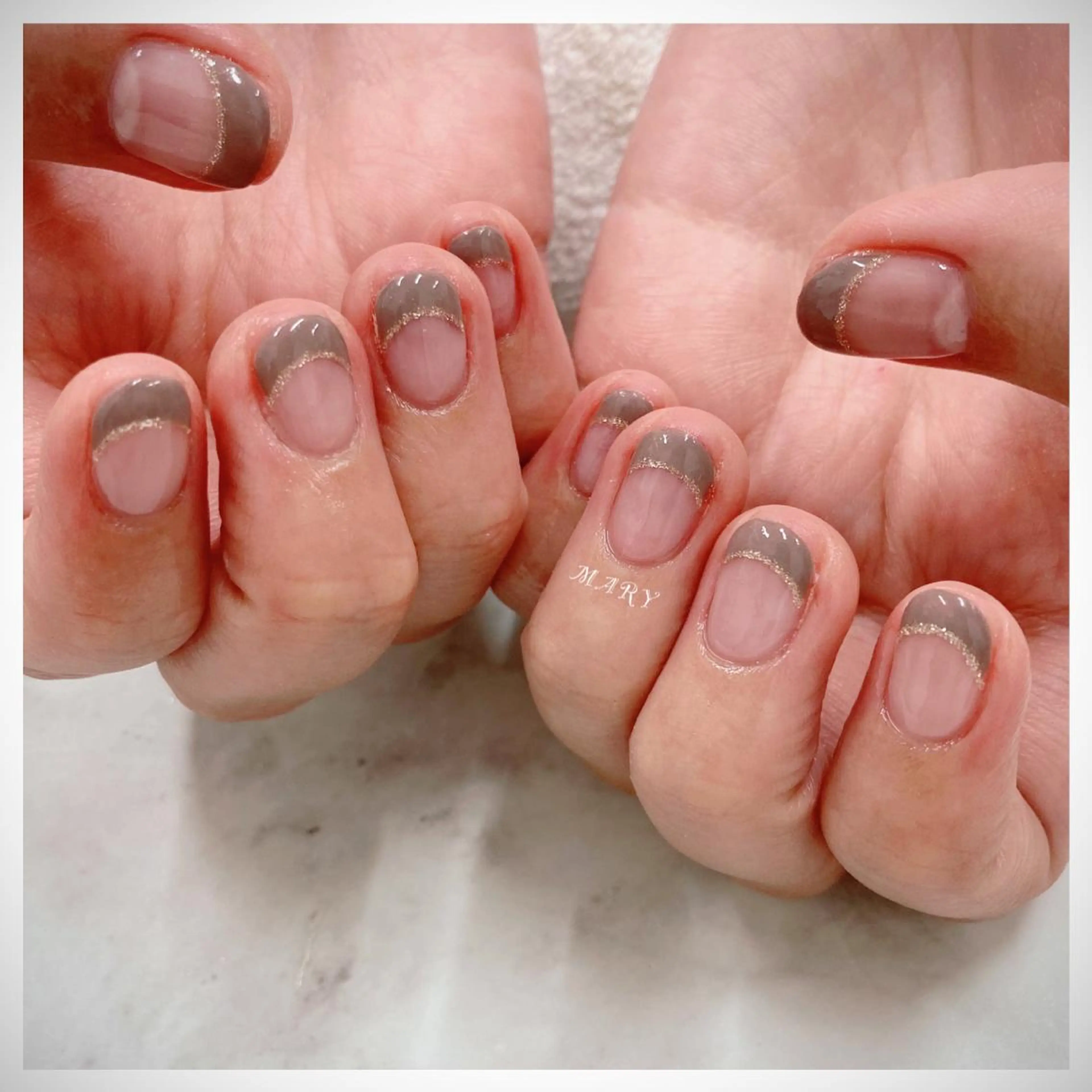 ネイル フレンチネイル ラメ(グリッター) ニュアンスネイル オフィスネイル ショートネイル ハンドネイル Mary nail .narumiのネイルデザイン