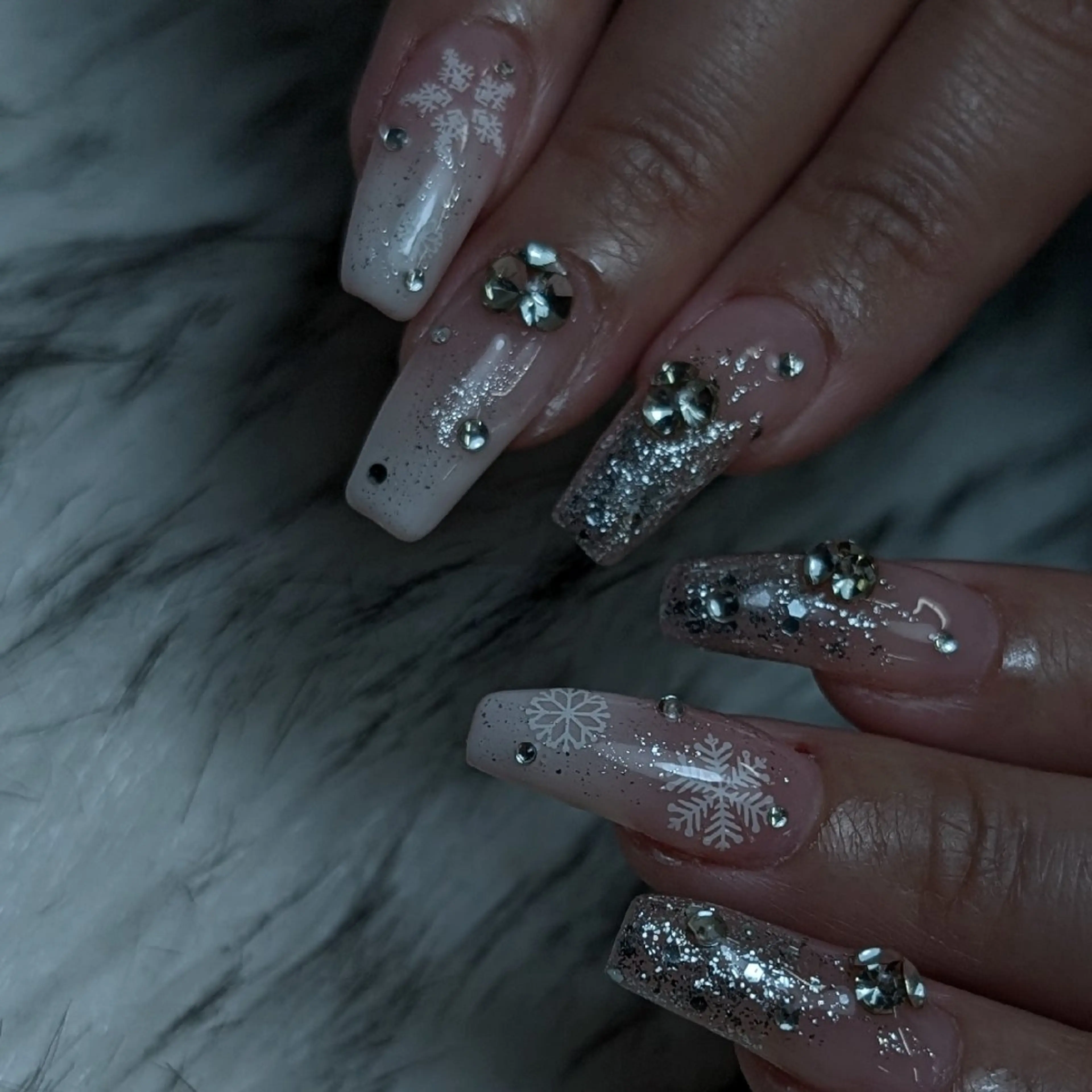 ネイル ハンドネイル RUNWAY 　　の眉毛・アイブロウイメージ