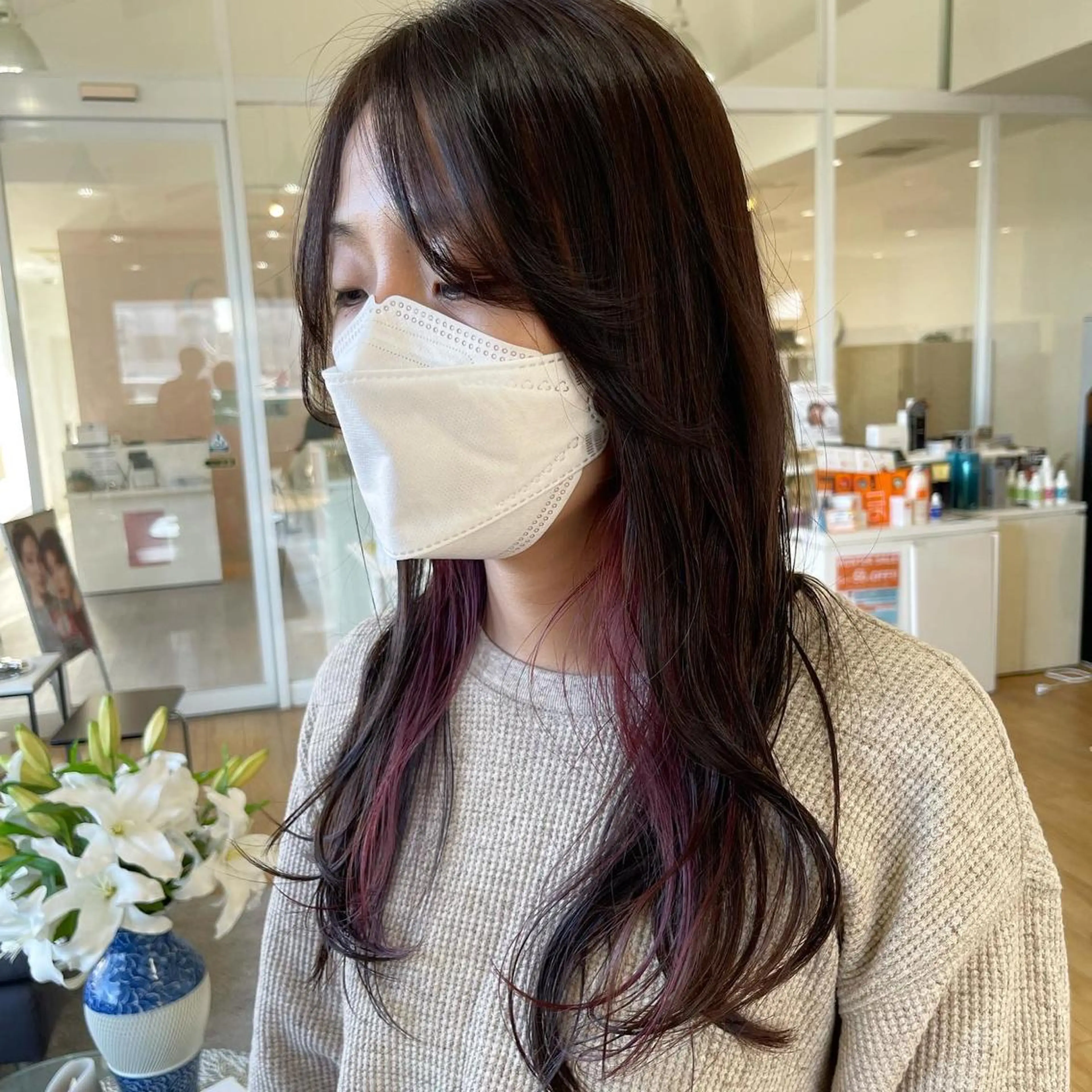 セミロング カラー パーマ ヘアアレンジ インナーカラー 間水 和樹のヘアスタイル