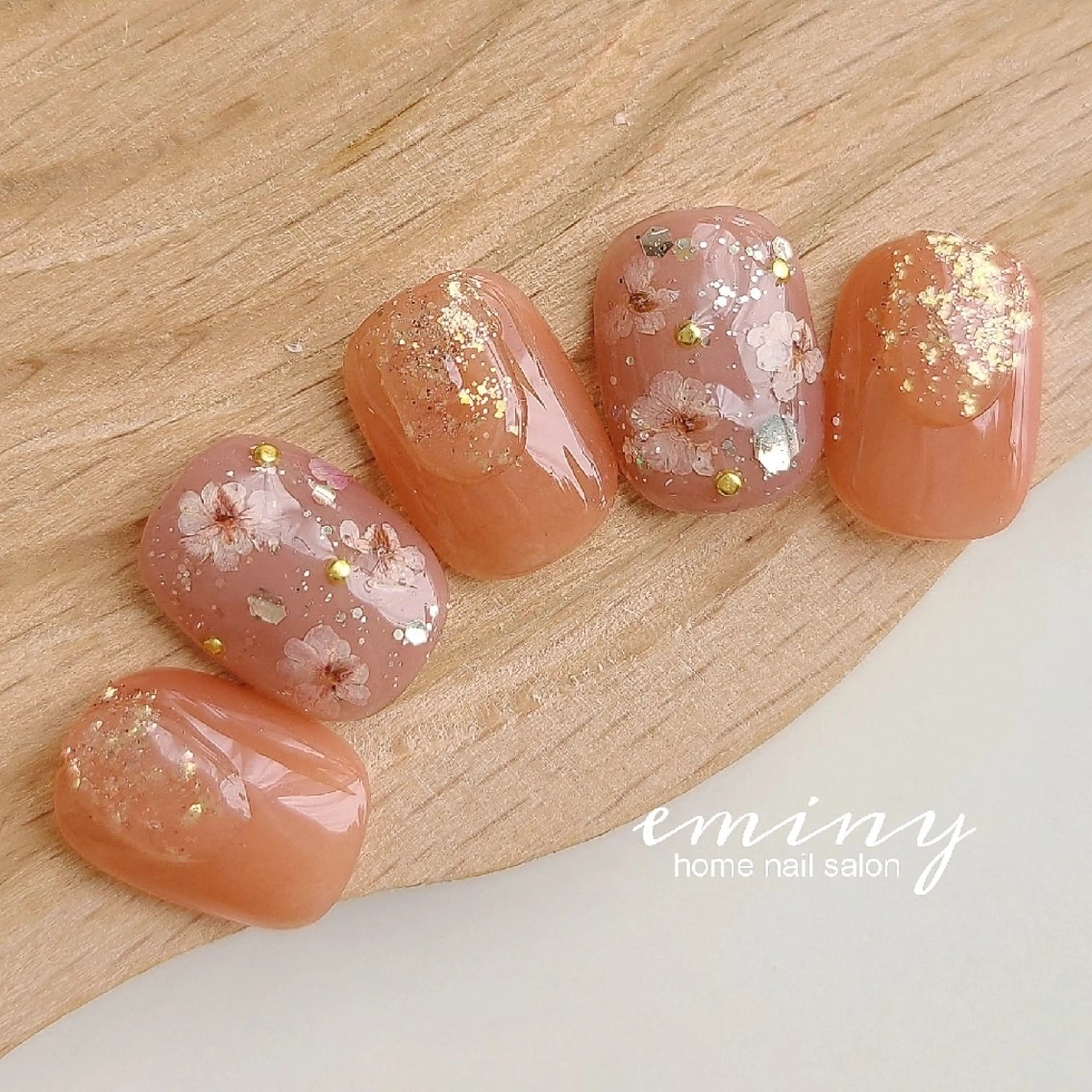 ネイル フラワーネイル ジェルネイル キラキラネイル 韓国ネイル ぷっくりネイル ハンドネイル nail salon  eminyのネイルデザイン