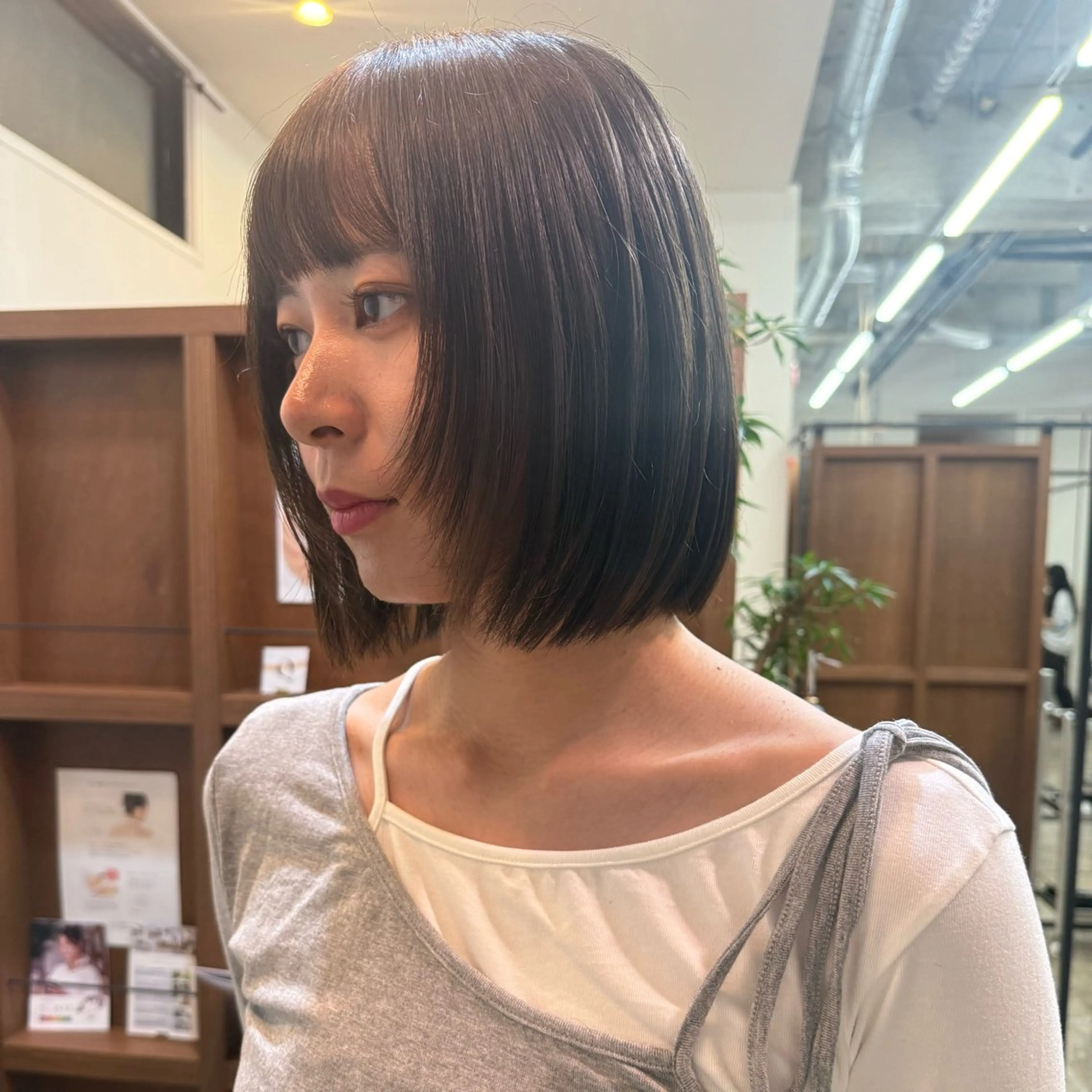 ミディアム 顔まわりレイヤー レイヤーカット カット トリートメント ヘッドスパ shin enom yuukaのヘアスタイル