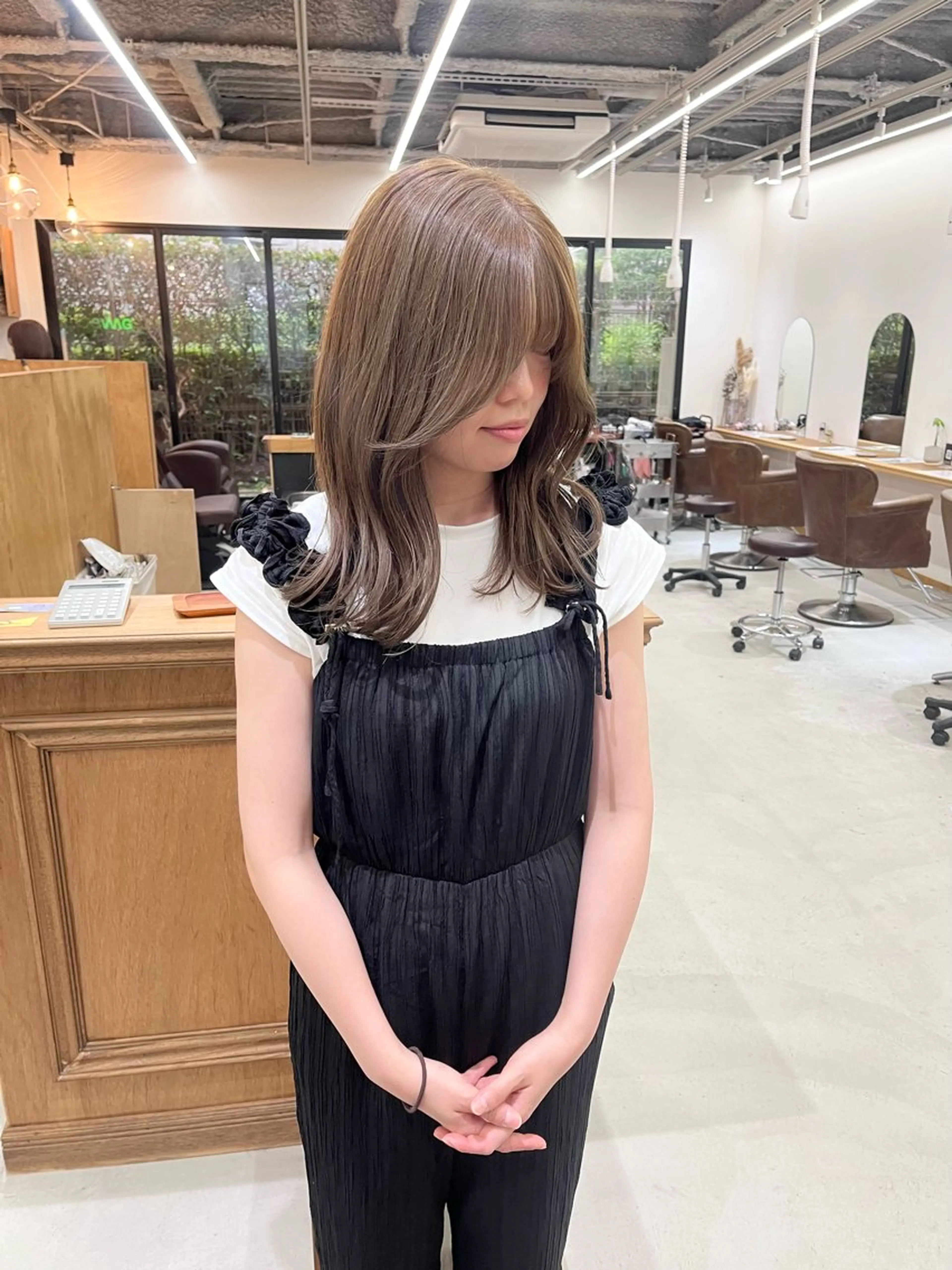 ミディアム カラー ヘアアレンジ ベージュカラー ブリーチ ダブルカラー ブリーチなしカラー オリーブベージュ ena/ブリーチなし 透明感・レイヤー🎀のヘアスタイル