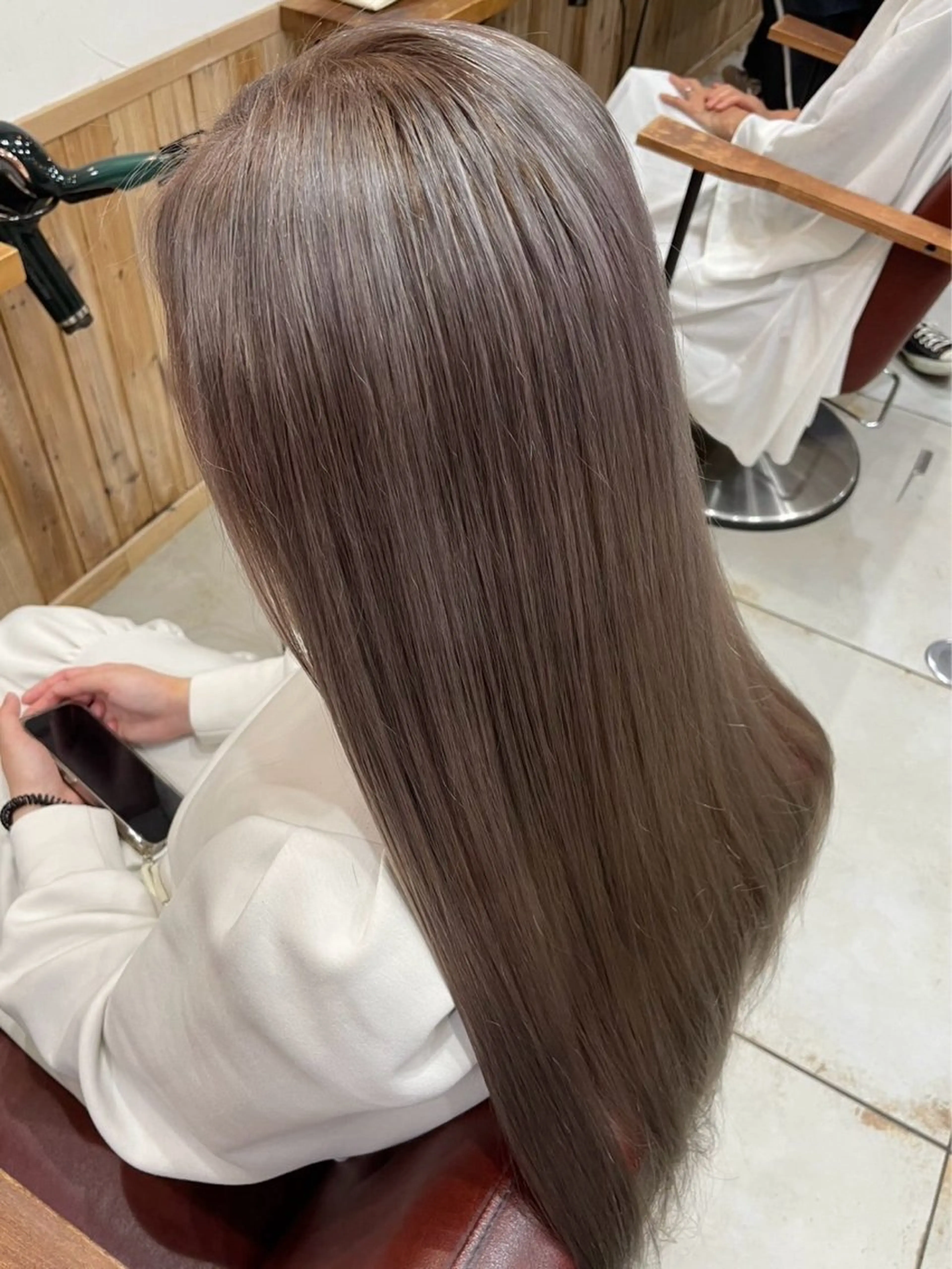 ロング カラー アッシュ ハイトーンカラー シルバー シルバーアッシュ Wカラーレイヤーカ ット⚡️CHIAKIのヘアスタイル