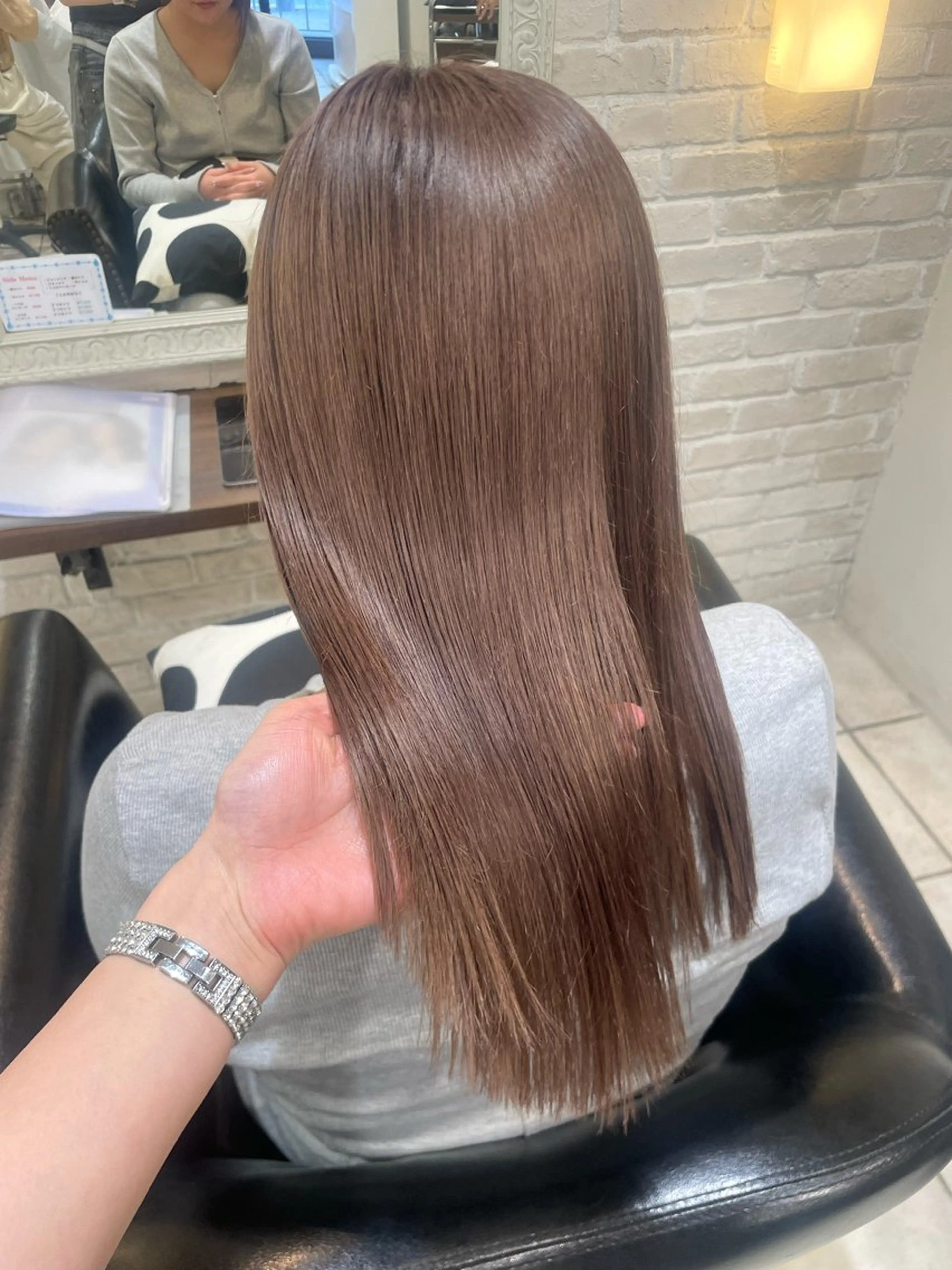 セミロング カラー ベージュカラー ミルクティーベージュ 🩵RIKO🩵 透明感カラー🫧のヘアスタイル