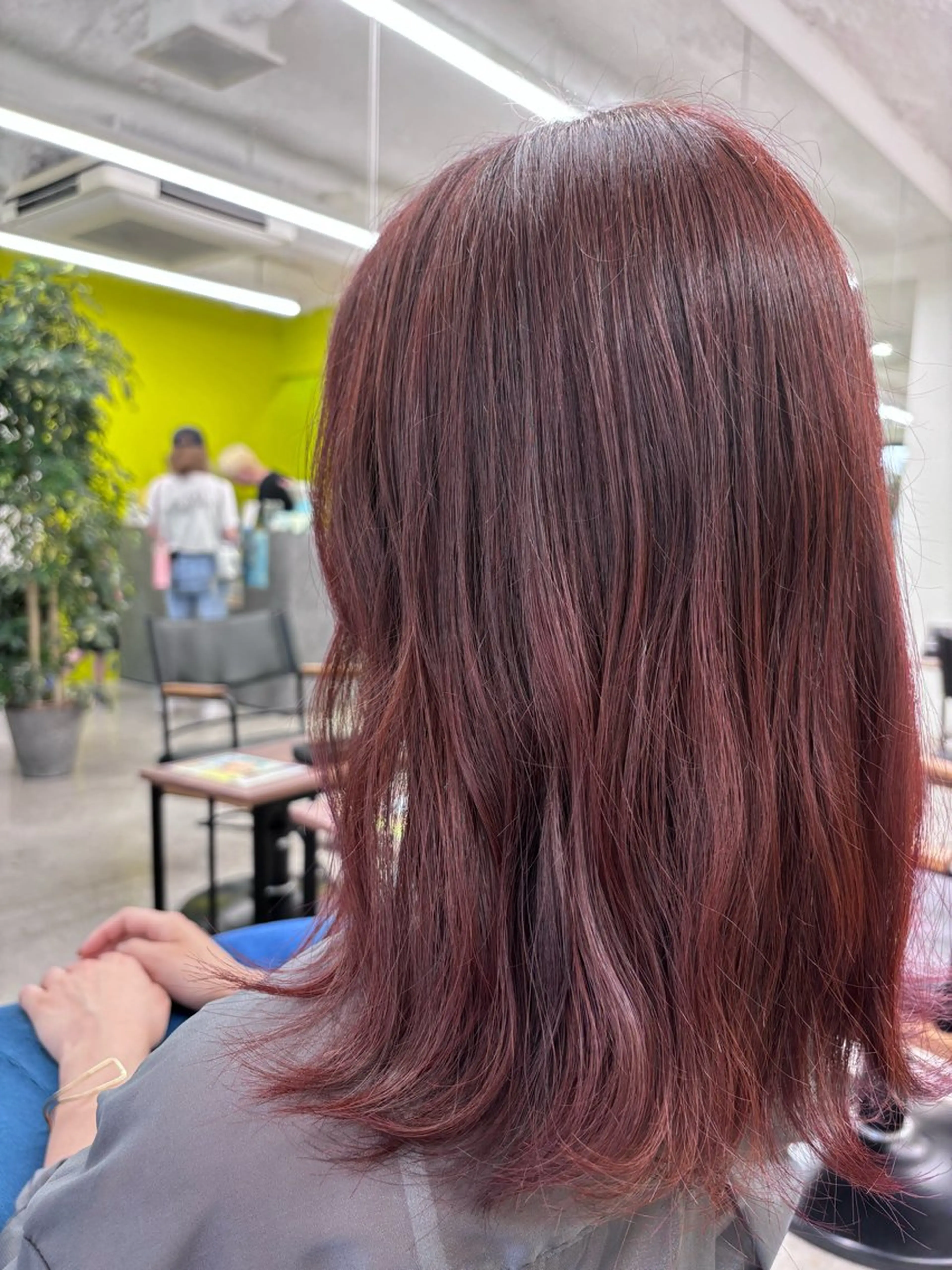 カラー レッドカラー 鈴木 ちさきのヘアスタイル