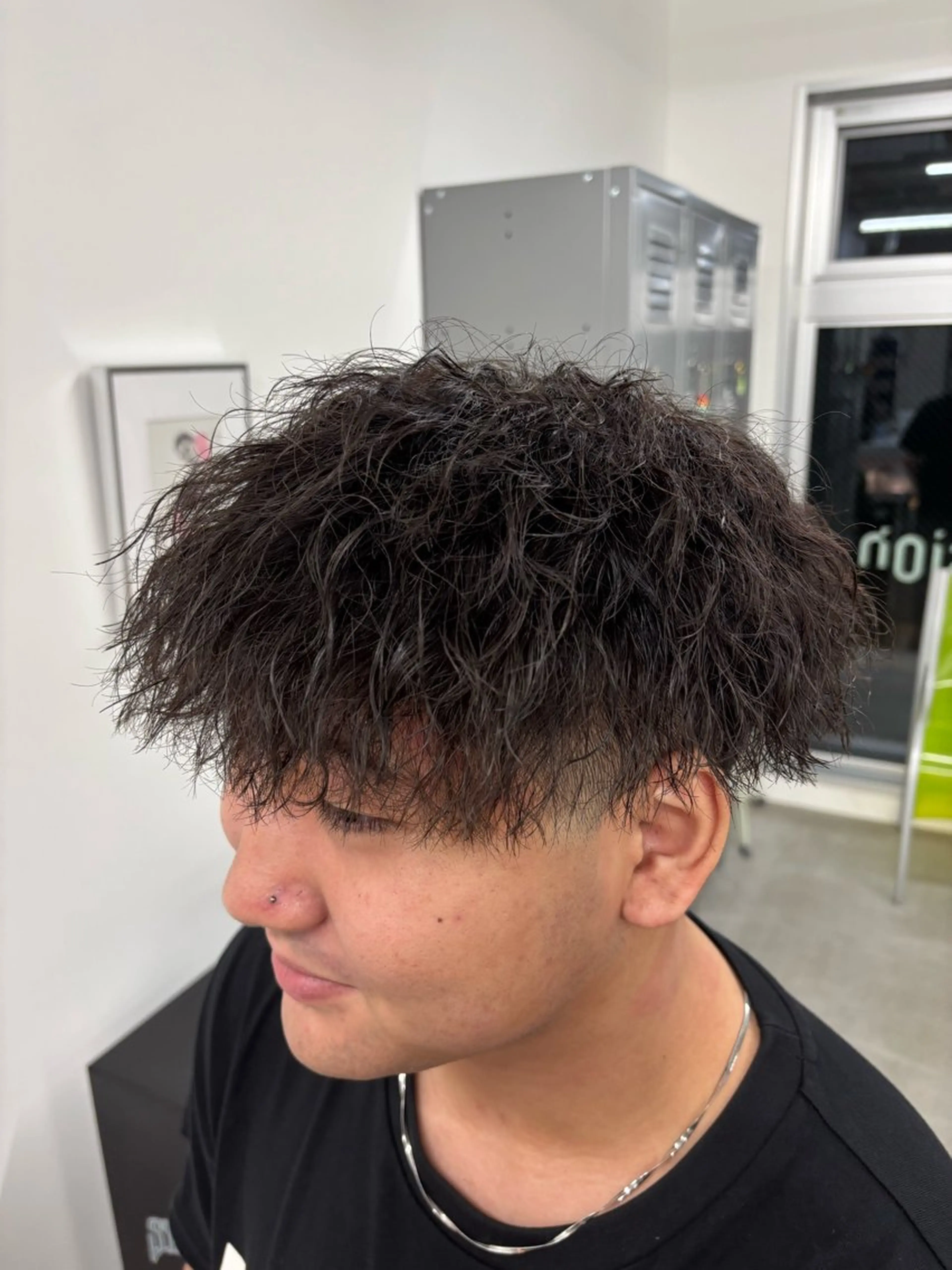 ショート メンズ メンズパーマ なりたひろと / フェザーパーマのヘアスタイル