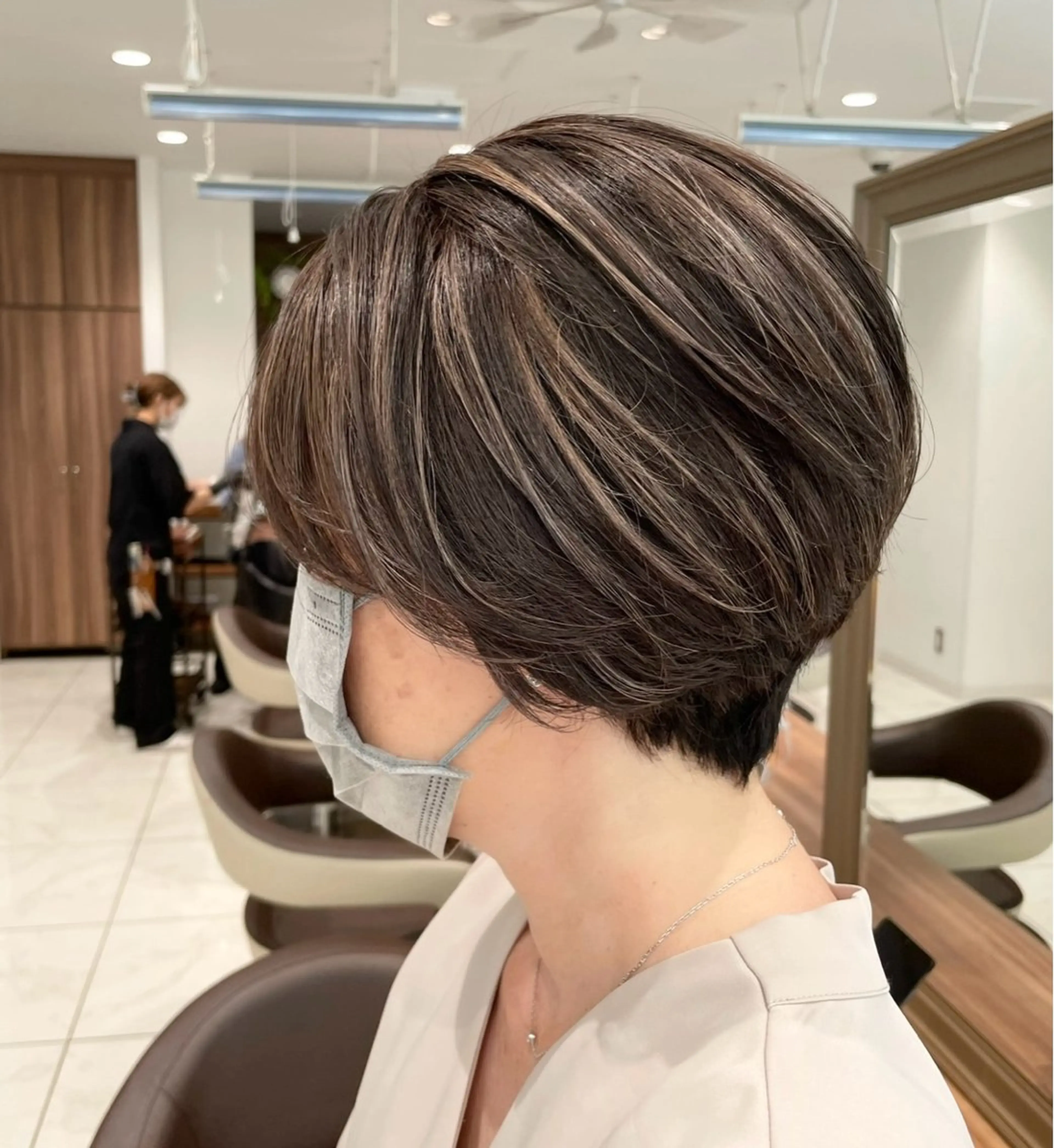 ショート カラー バレイヤージュ ハイライトカラー ハイライト レイヤーカット ヘアカラー 🇰🇷韓国ヘア★ 副店長.쿠리타⭐︎のヘアスタイル