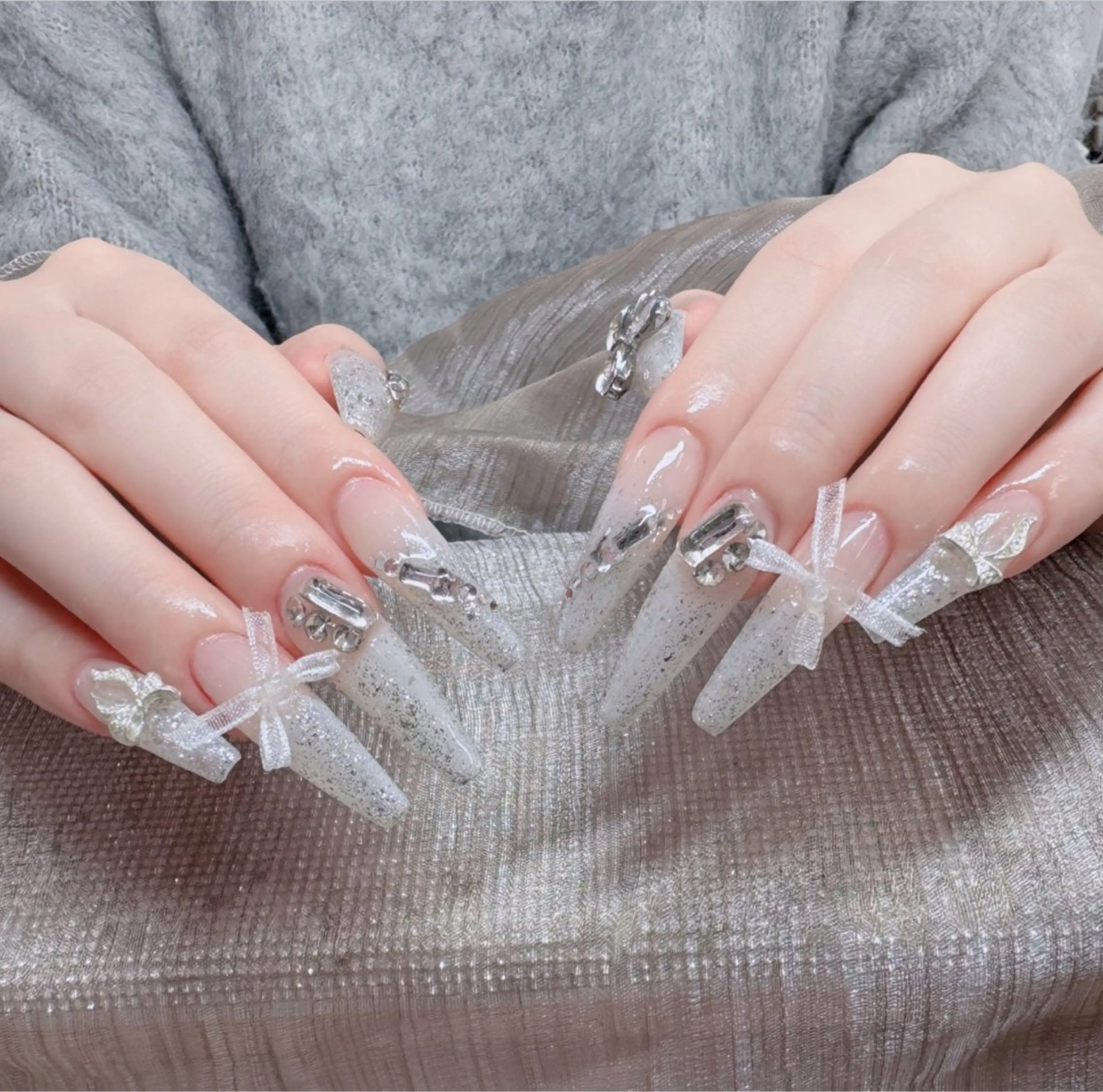 ネイル オーロラネイル フレンチネイル ジェルネイル ハロウィン キラキラネイル ハンドネイル H.baby Nail Salonのネイルデザイン