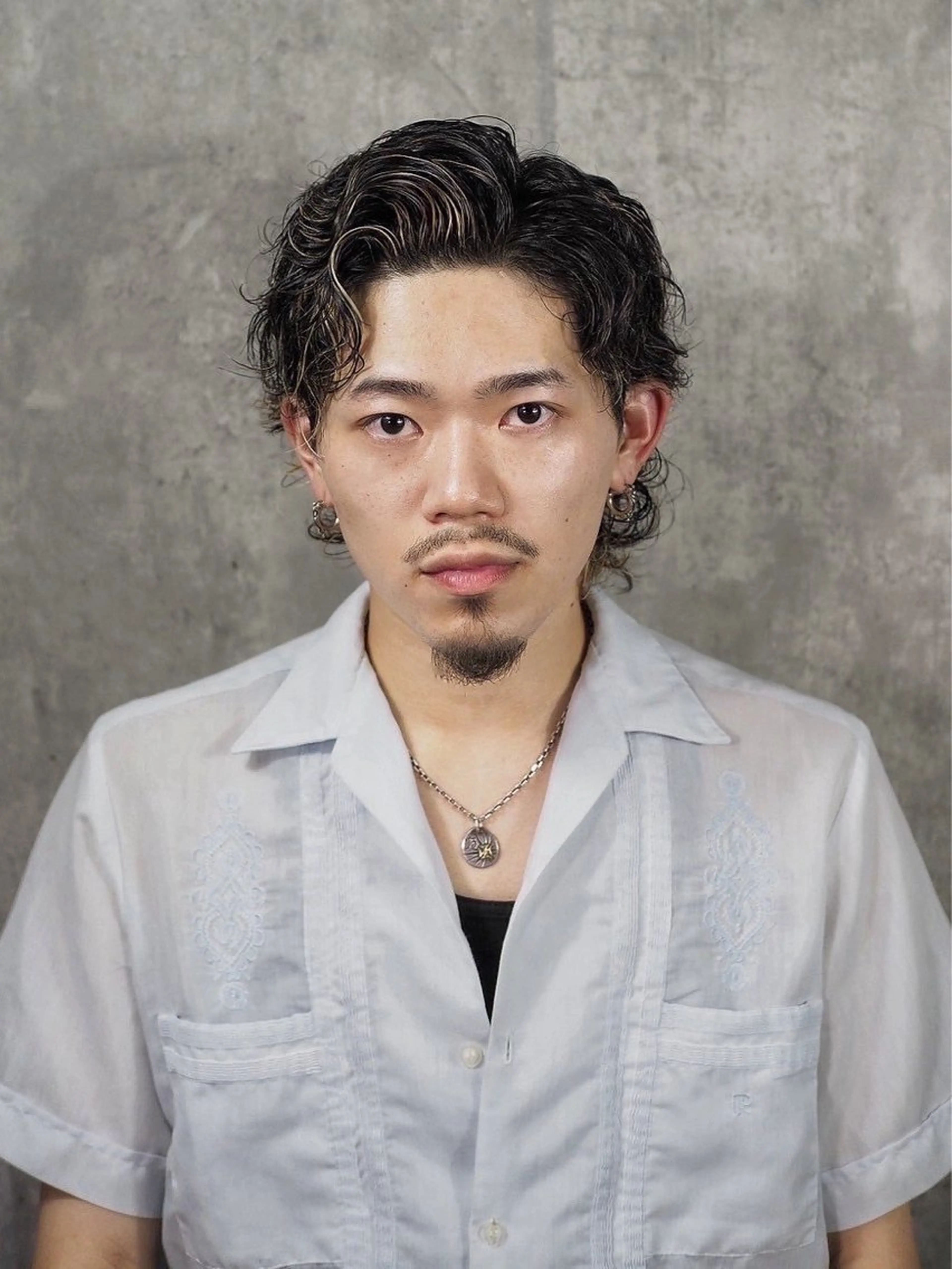 ミディアム 阿賀 佑季のヘアスタイル
