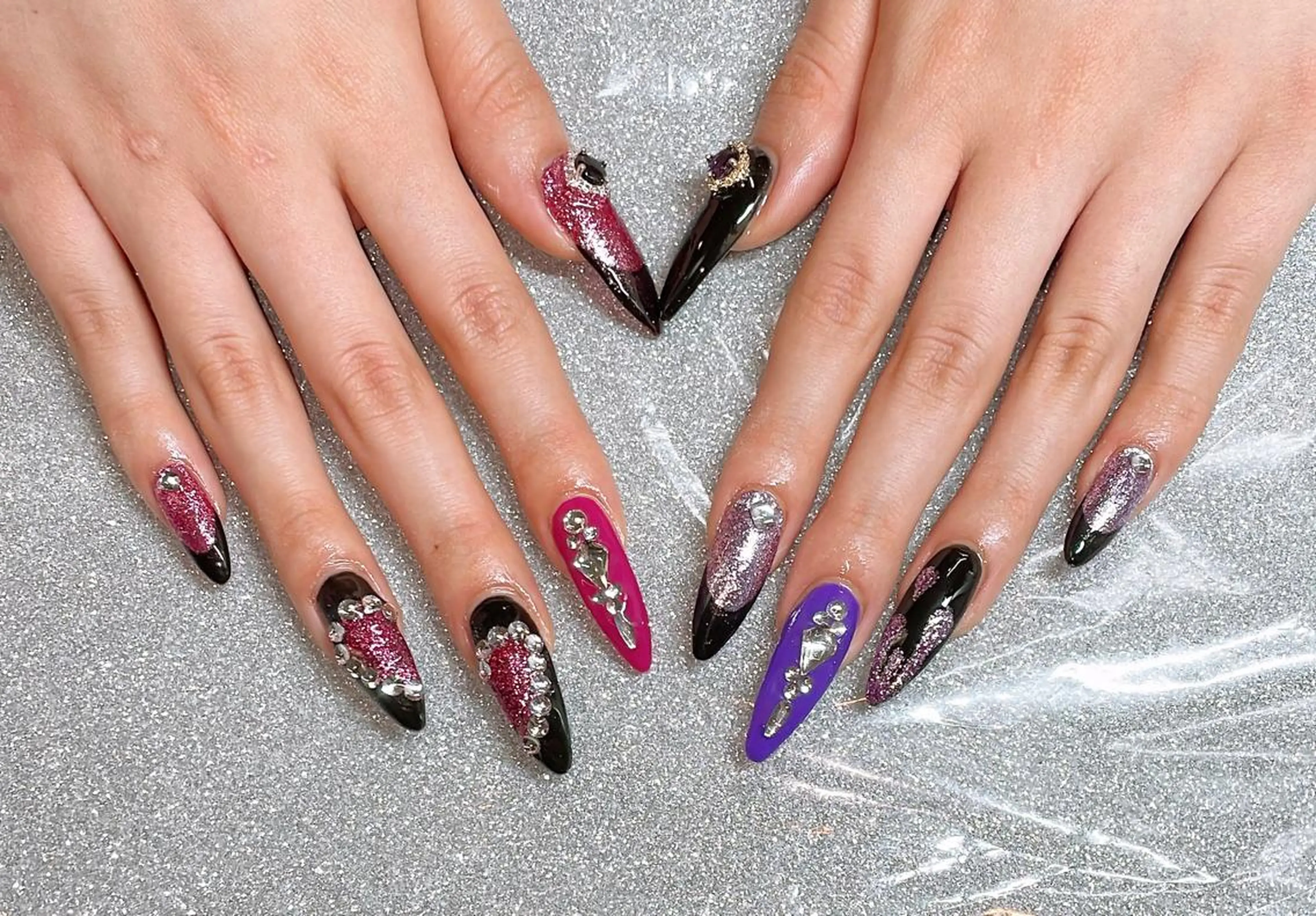 ネイル ハンドネイル VIERU 🌈🎀💖のネイルデザイン