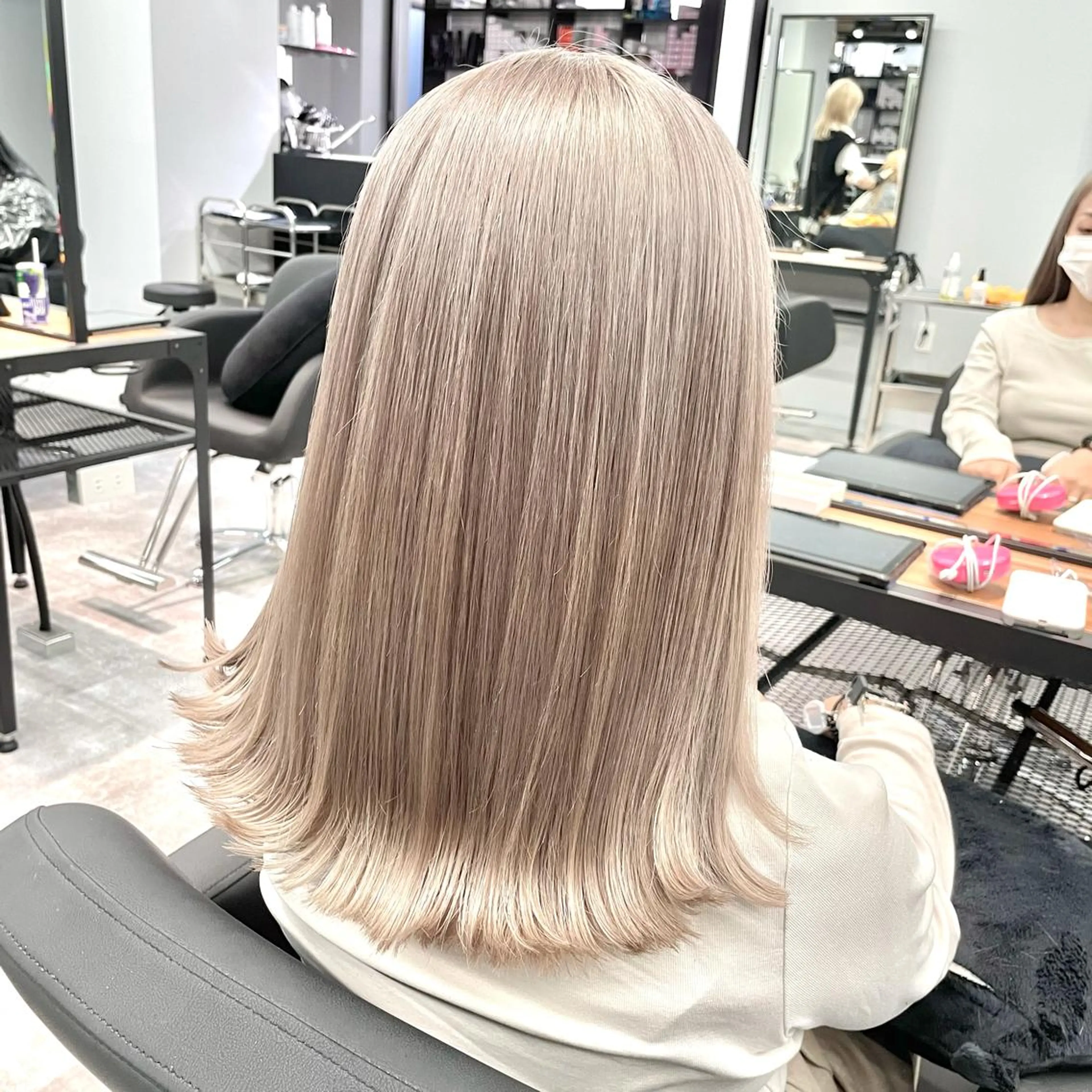セミロング カラー ハイトーンカラー ヘアカラー トリートメント ✨MiL✨ ✨心斎橋✨のヘアスタイル