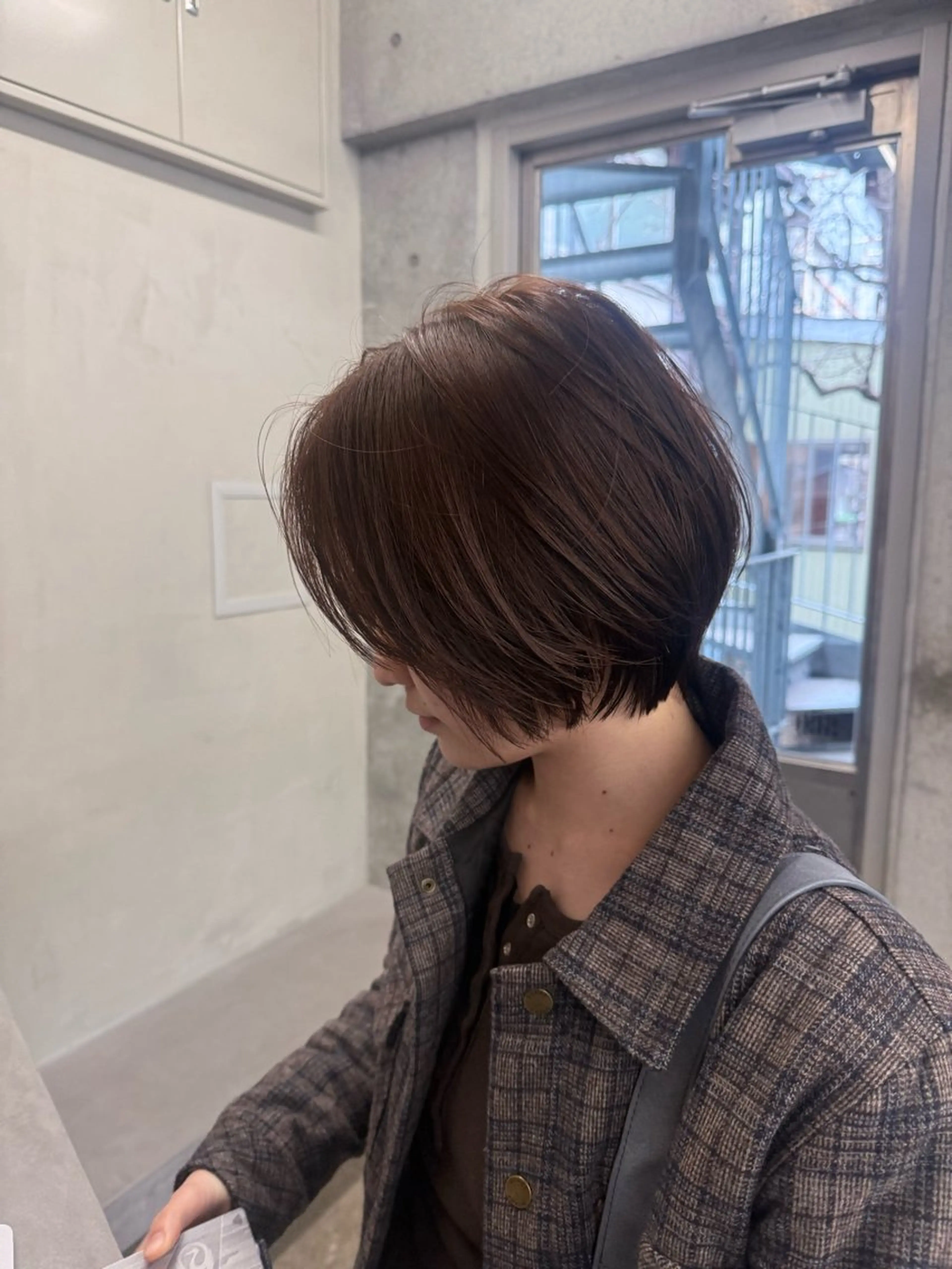 ショート カラー ショートボブ アッシュ ベージュカラー ブリーチ 透明感カラー カット ヘアカラー トリートメント 誰より丁寧なカット/ 小林輝/レイヤーのヘアスタイル