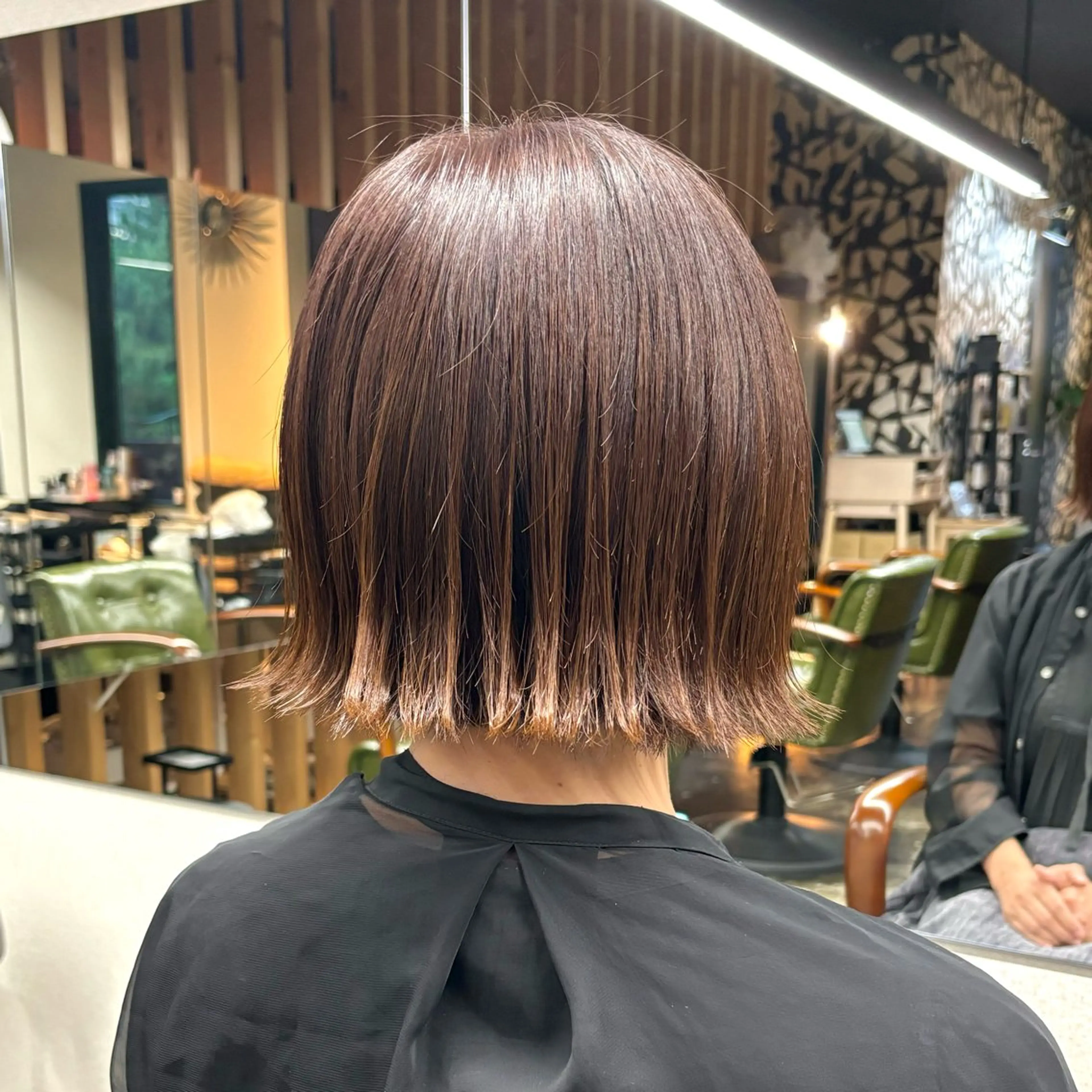 ミディアム カラー 岡村 莉穂のヘアスタイル