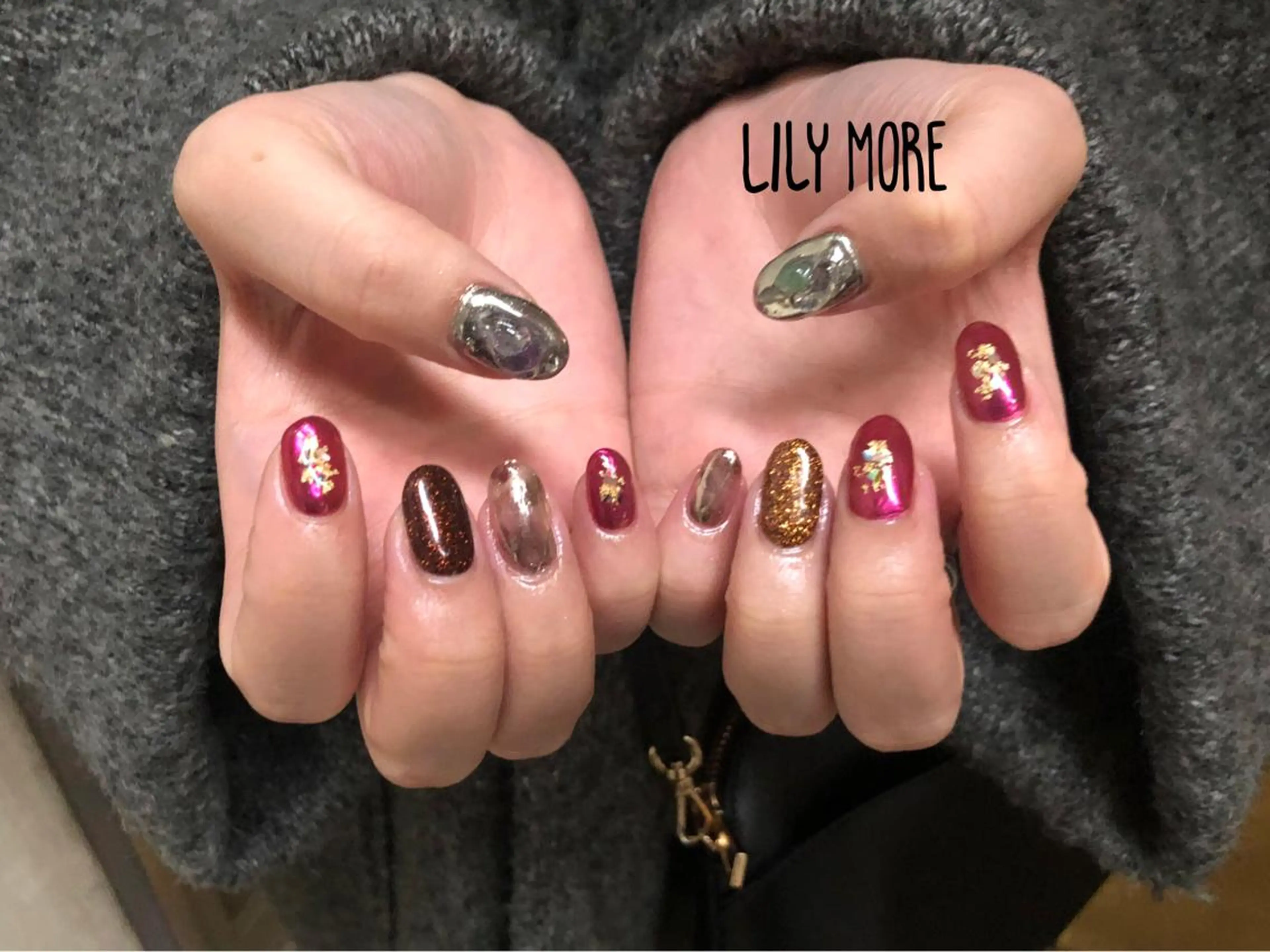 ネイル ミラーネイル 赤色 Lily closetのネイルデザイン