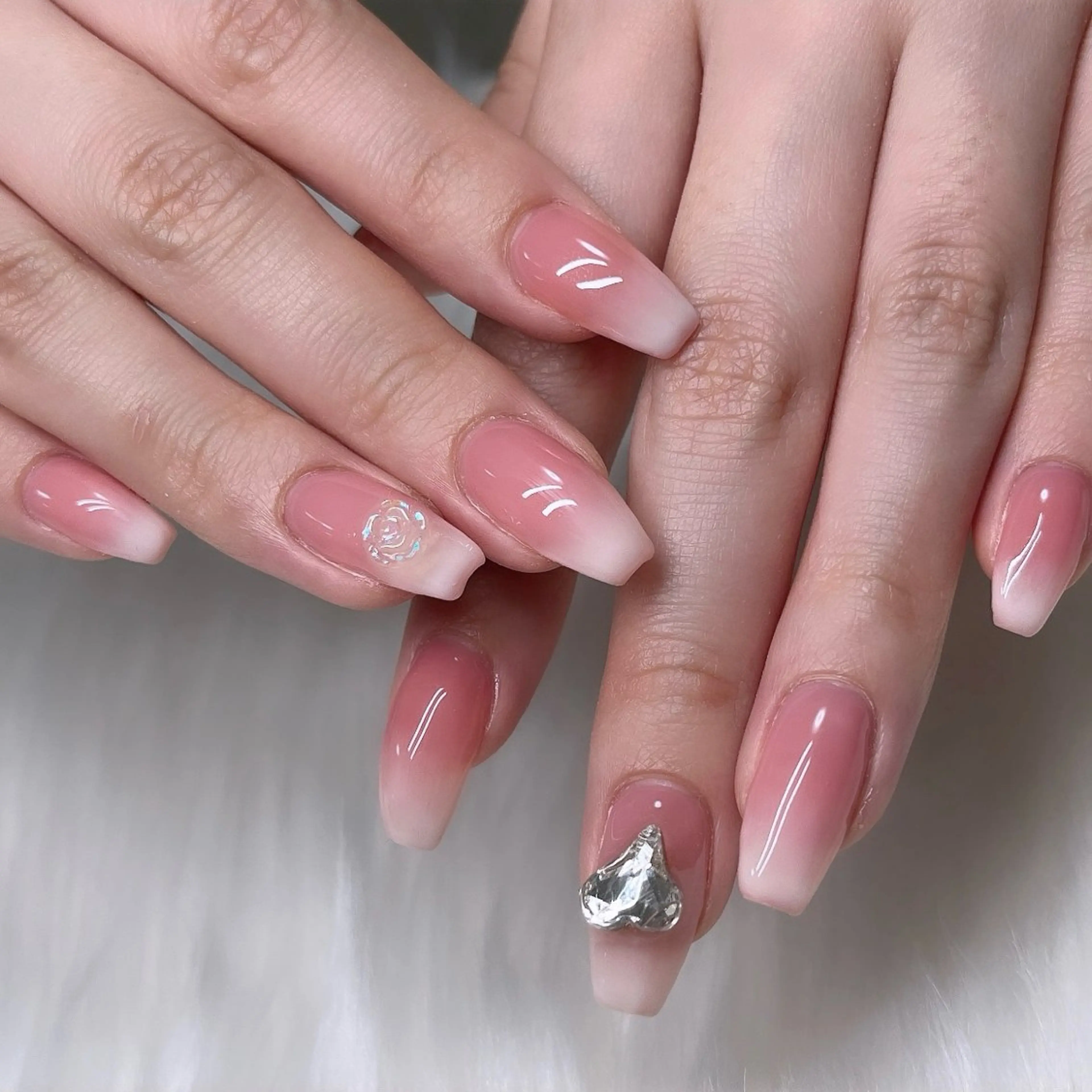 ネイル アートネイル キラキラネイル 韓国ネイル ラメ(グリッター) ロングネイル ハンドネイル 🐕‍🦺Yappy 💗A-tanのネイルデザイン