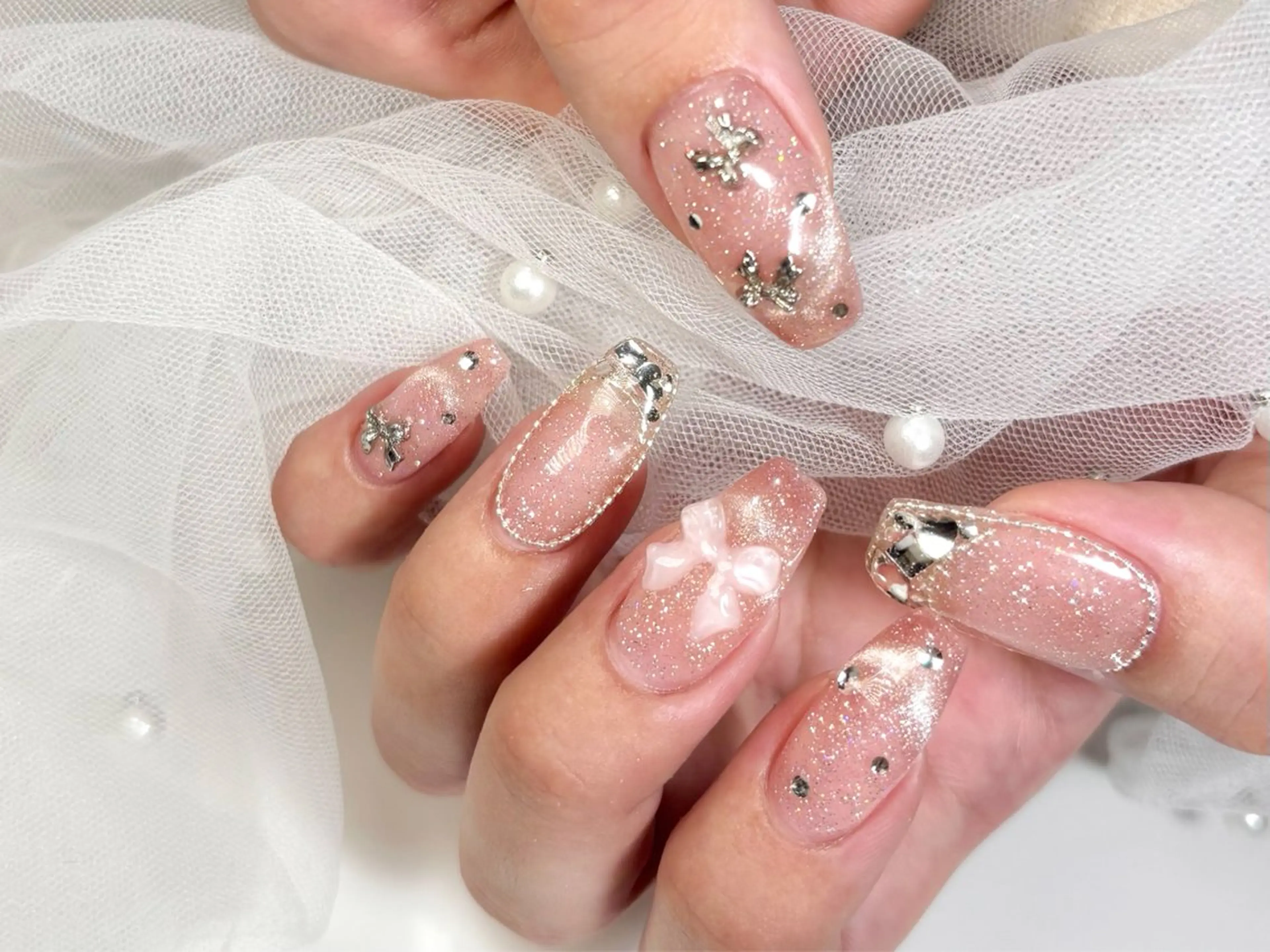 ネイル リボン ワンホンネイル ハンドネイル émure. パラジェル認定サロンのネイルデザイン