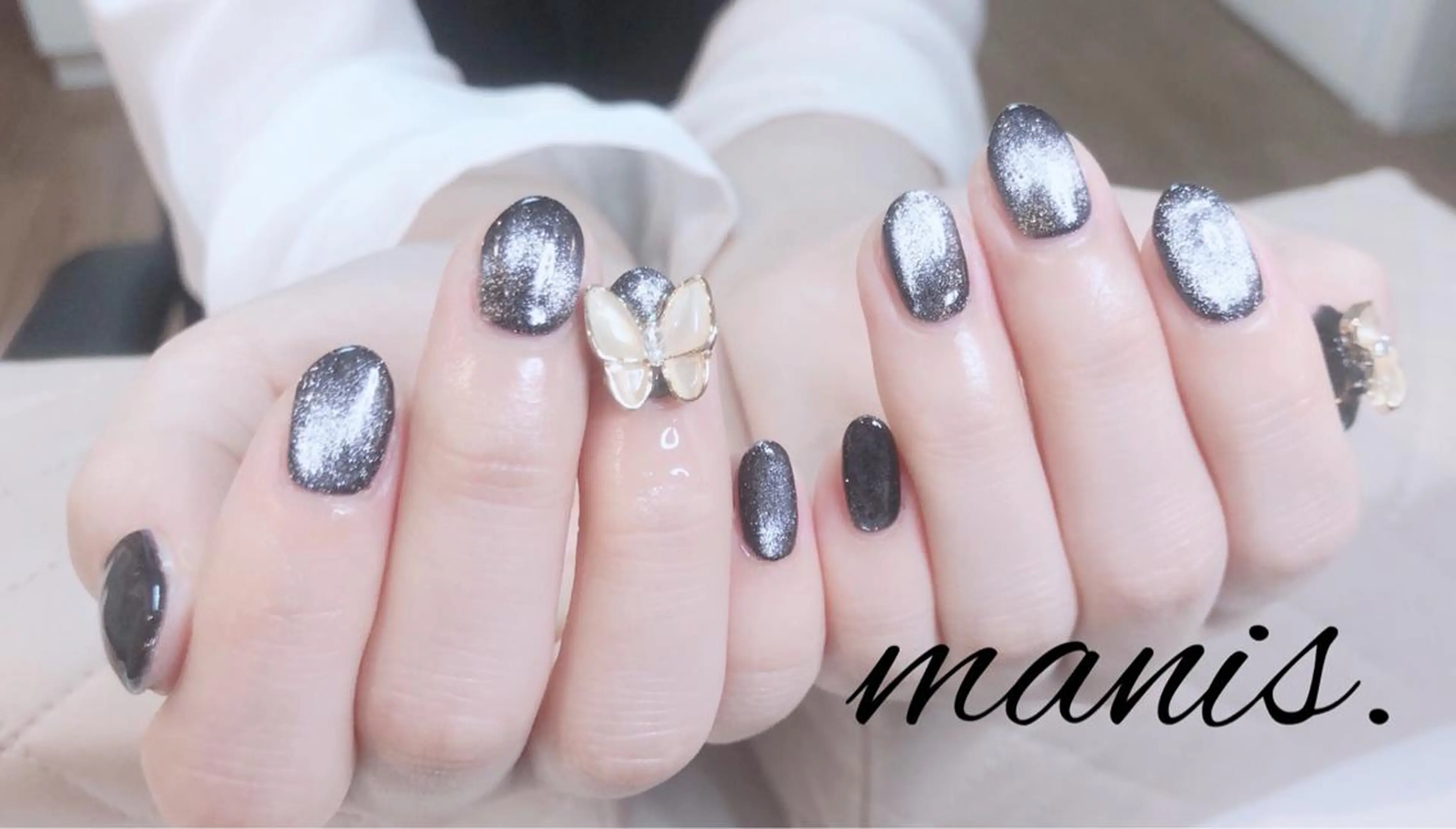 ネイル マグネットネイル manis .のネイルデザイン
