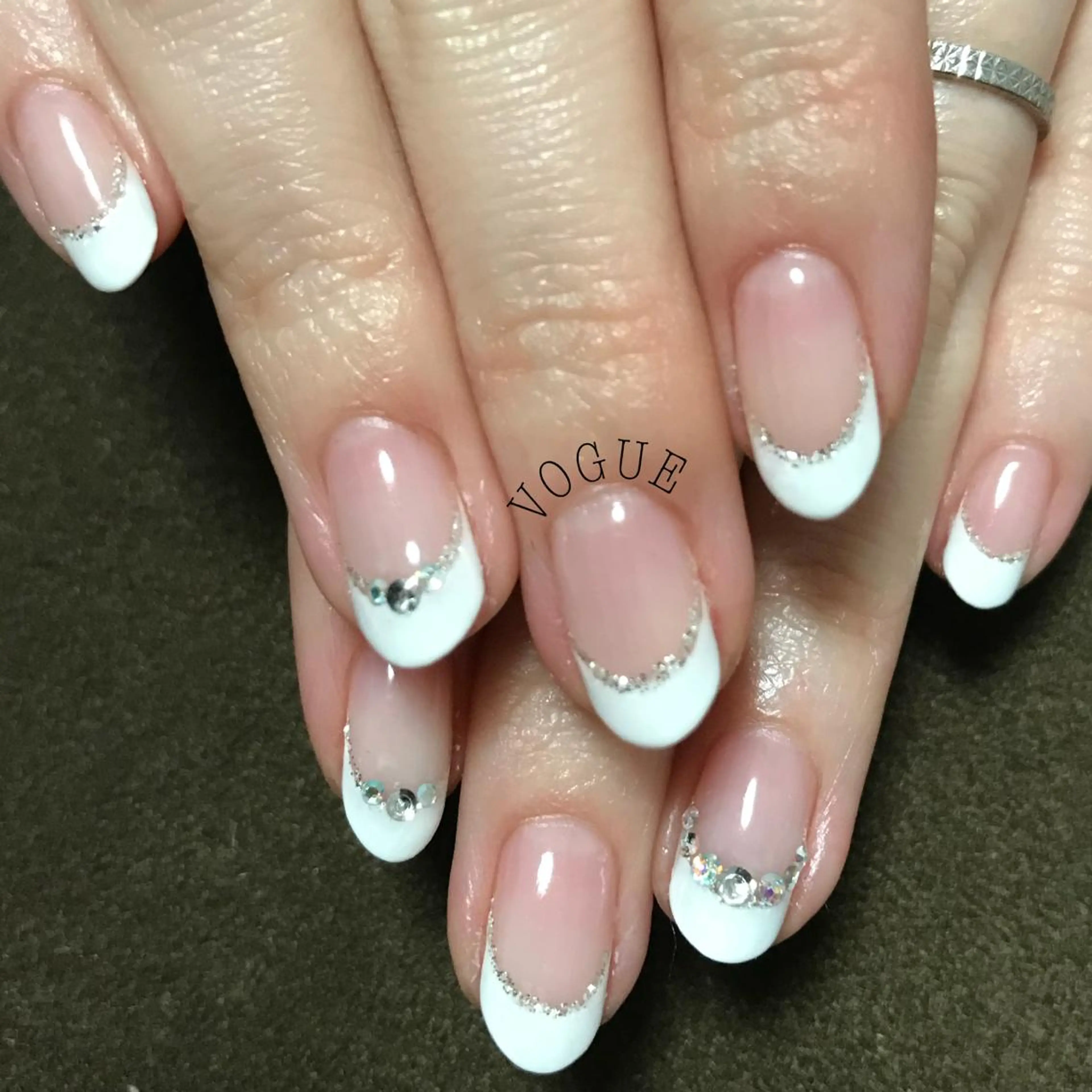 ネイル フレンチネイル ラメ(グリッター) ハンドネイル VOGUE ×SWANのネイルデザイン