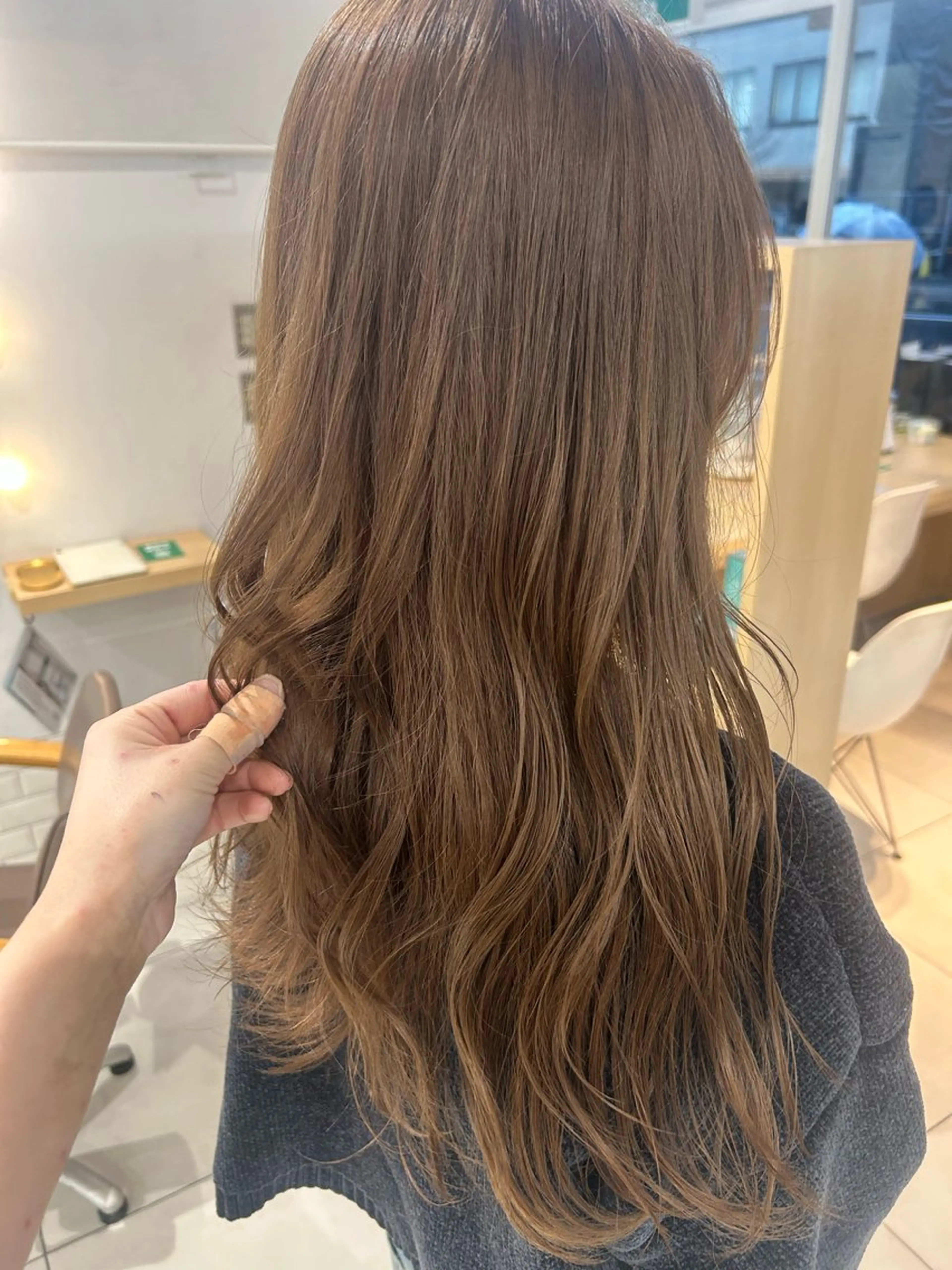 ロング 🍂透明感ベージュ カラー🍂森部杏菜のヘアスタイル