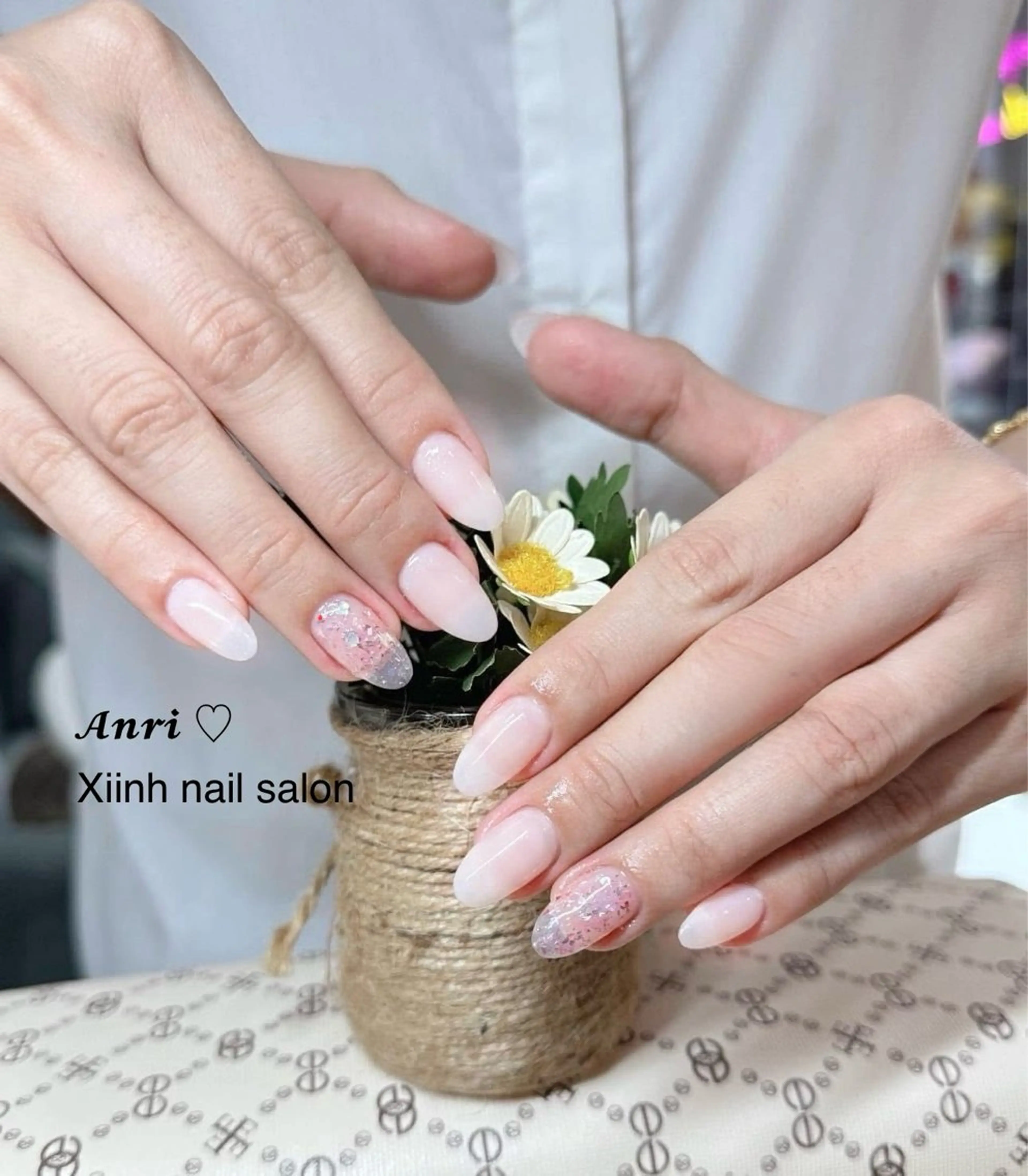 ネイル チークネイル 長さ出し フットネイル ジェルネイル 卒業式 𝓐𝓷𝓻𝓲 XiinhNailのネイルデザイン