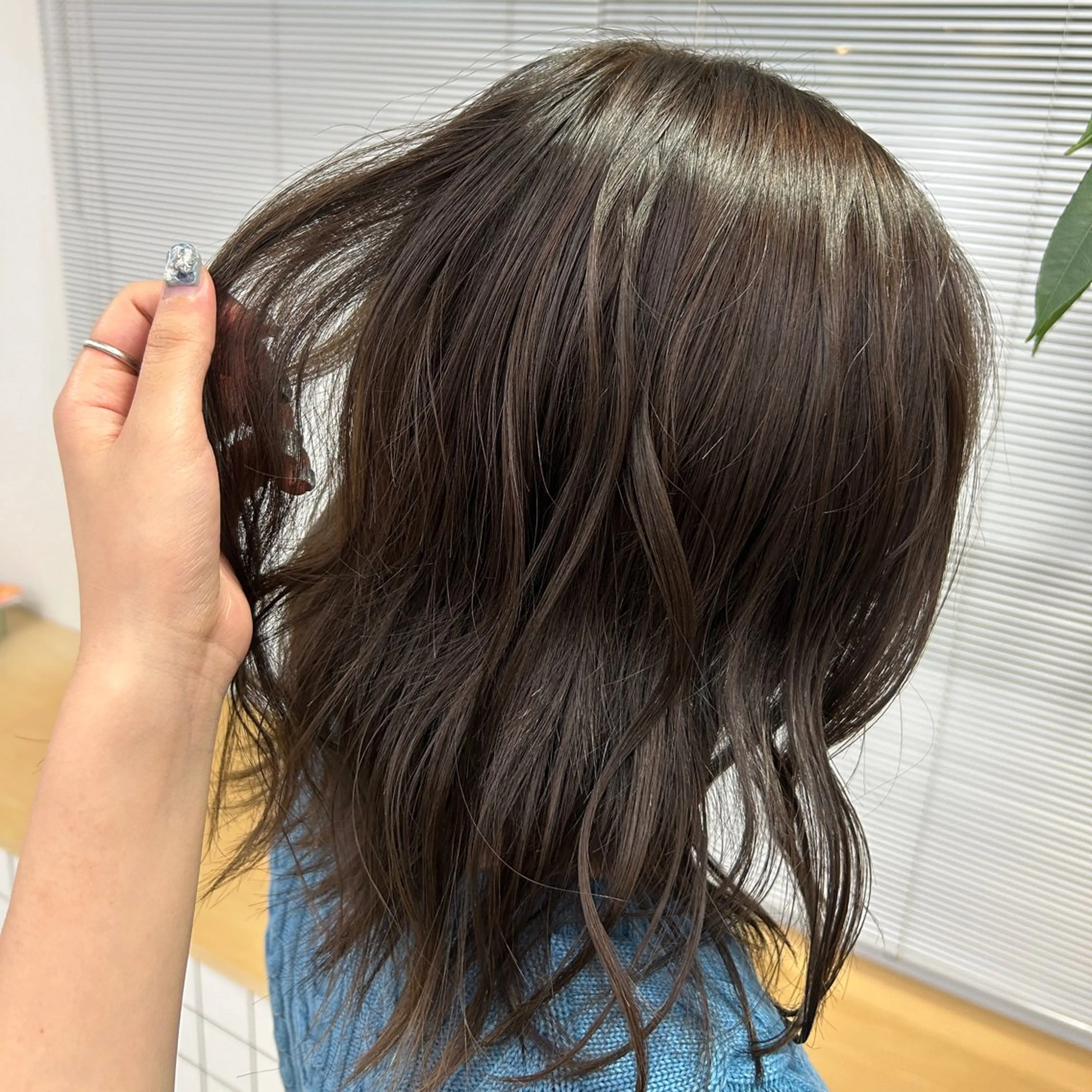 【人気No.1✨】赤み消し透明感カラー🫧+コテ巻き仕上げ¥5,750〜の写真