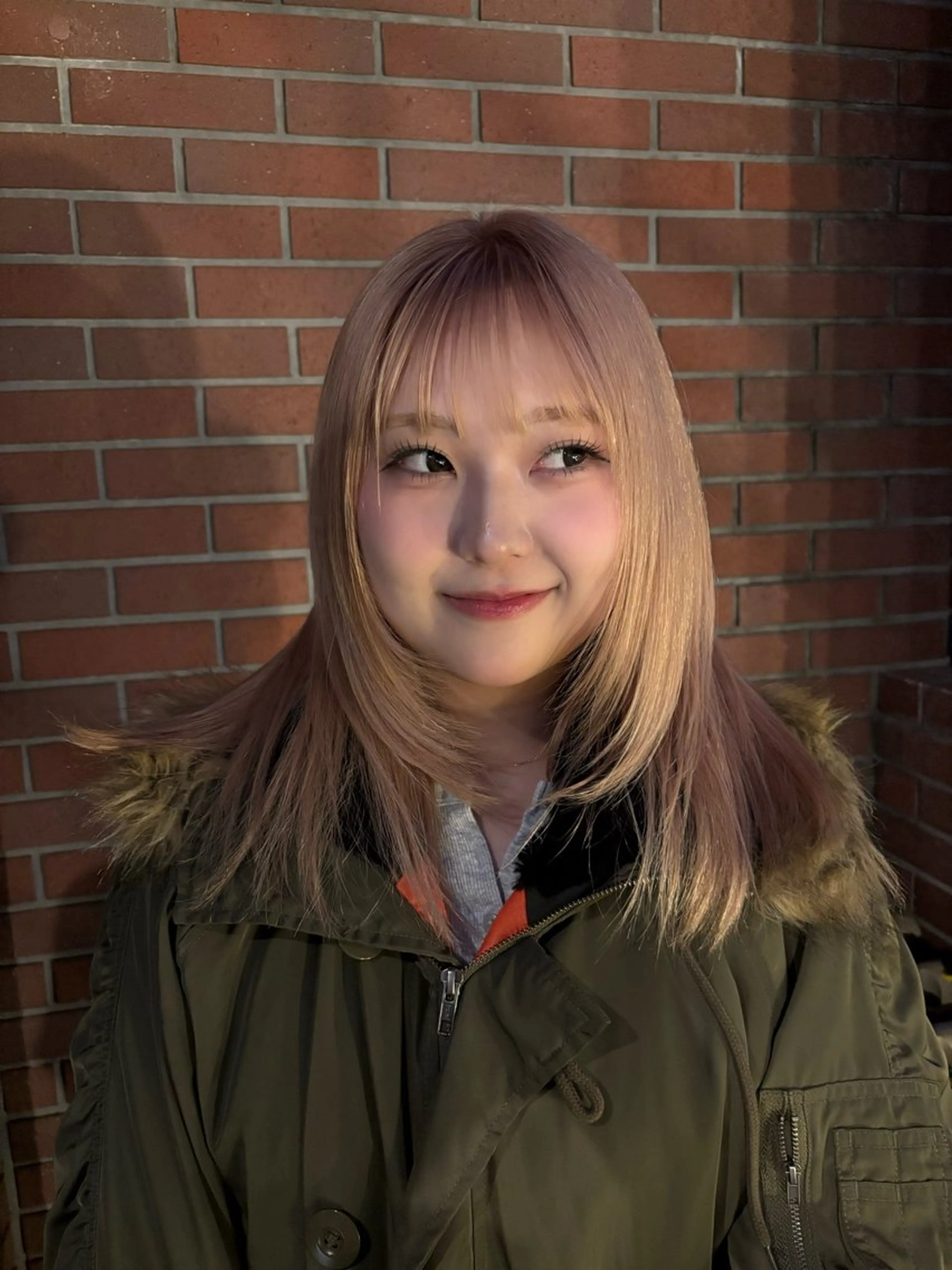 セミロング ヘアカラー ハイトーン/ ハイライト真柚🍨のヘアスタイル