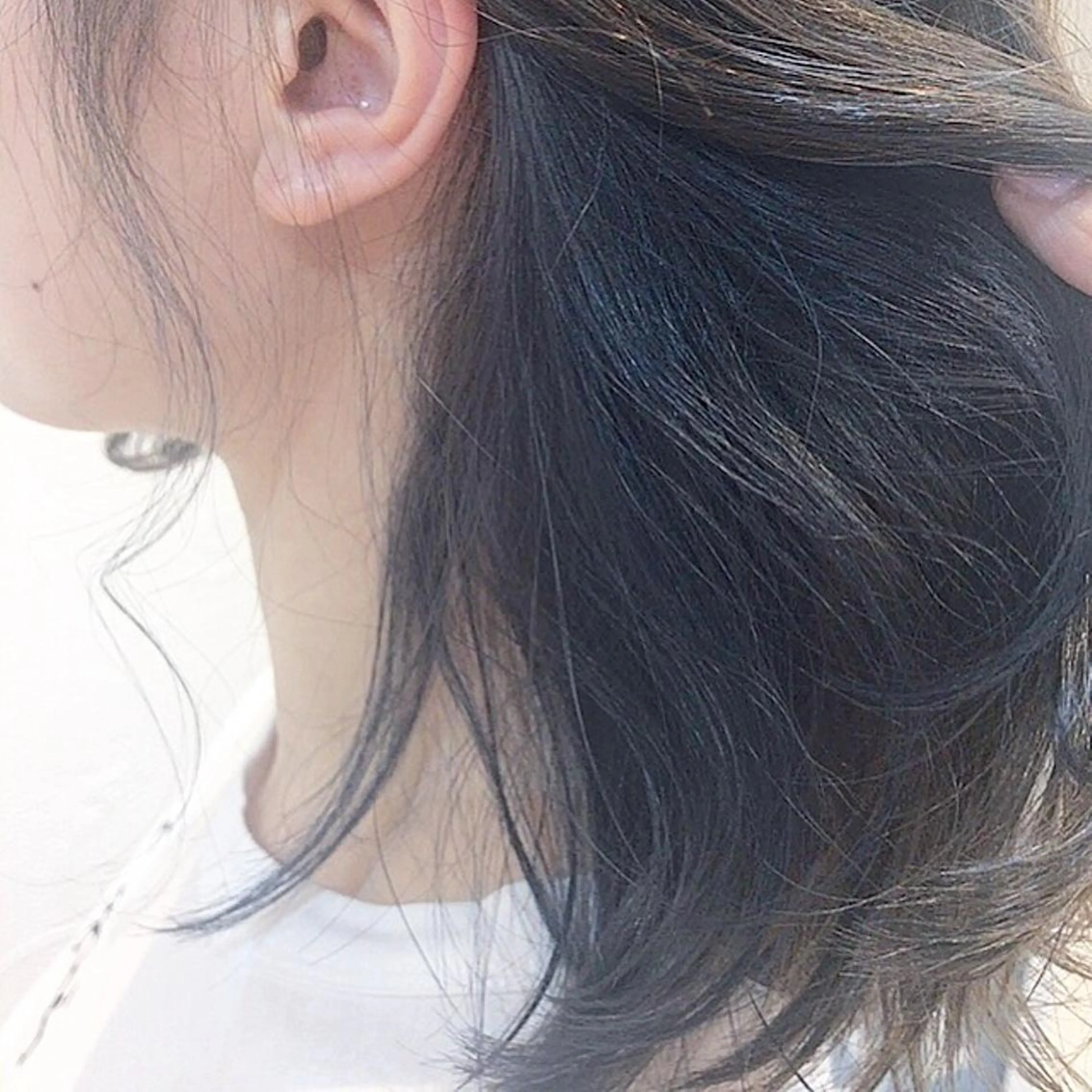 ミディアム カラー ブリーチ ブルーカラー インナーカラー 韓国ヘア☁️ mitsukiのヘアスタイル