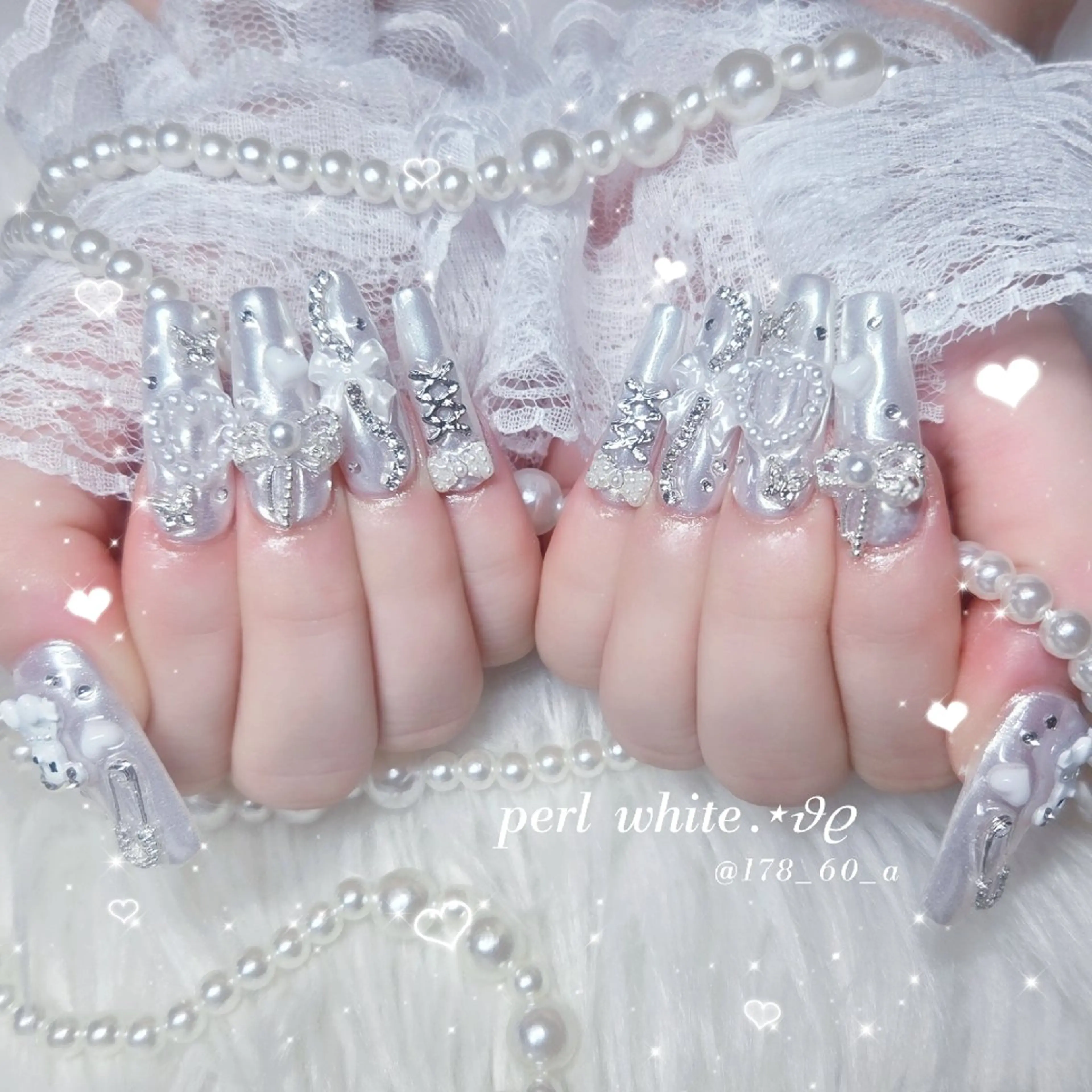 ネイル ガーリー ミラーネイル リボン スカルプネイル シルバー ハンドネイル HAPPINAS🎀  れん🖤痛ネイルのネイルデザイン