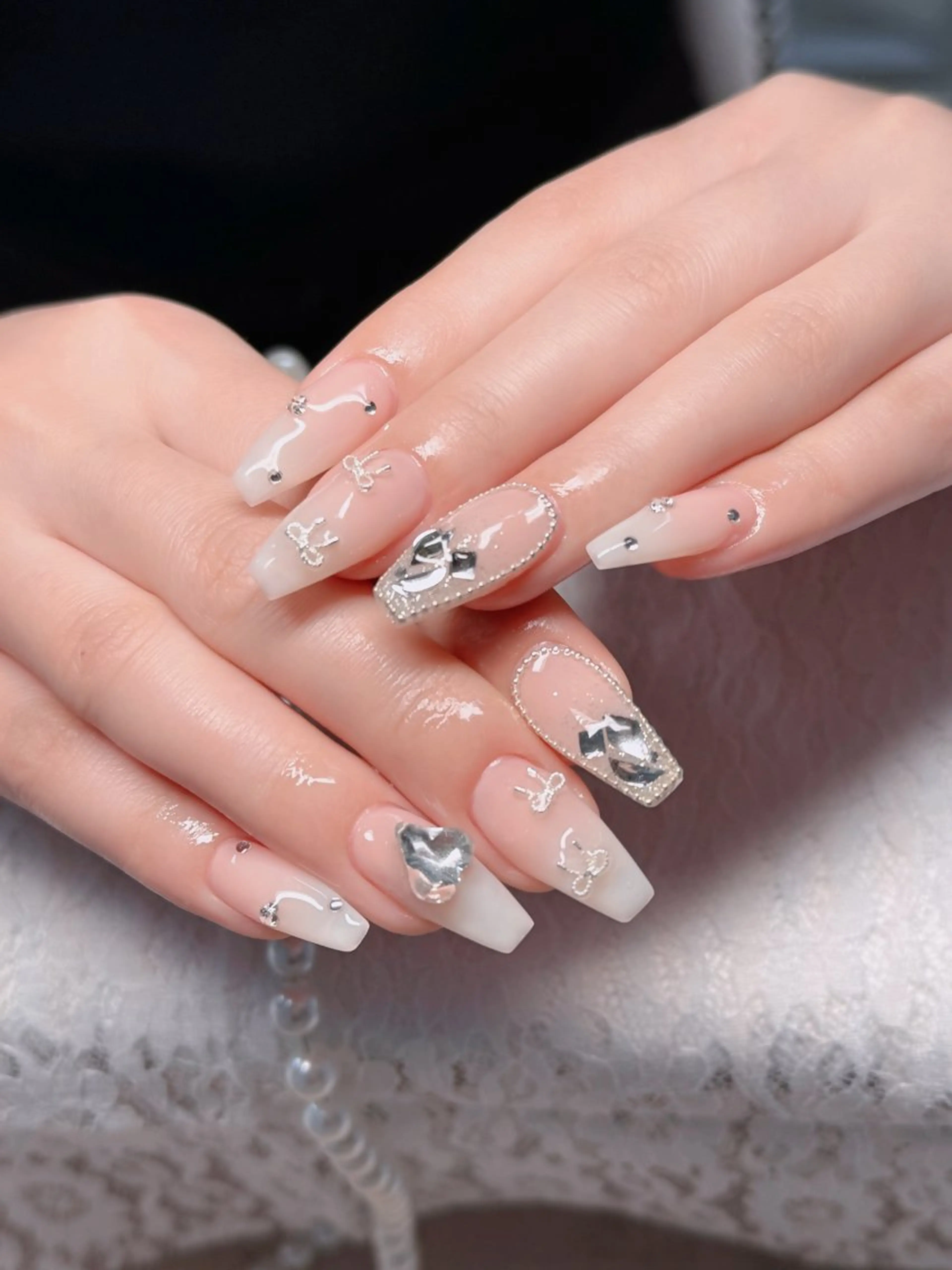 ネイル オーロラネイル フレンチネイル ジェルネイル ハロウィン キラキラネイル ハンドネイル H.baby Nail Salonのネイルデザイン