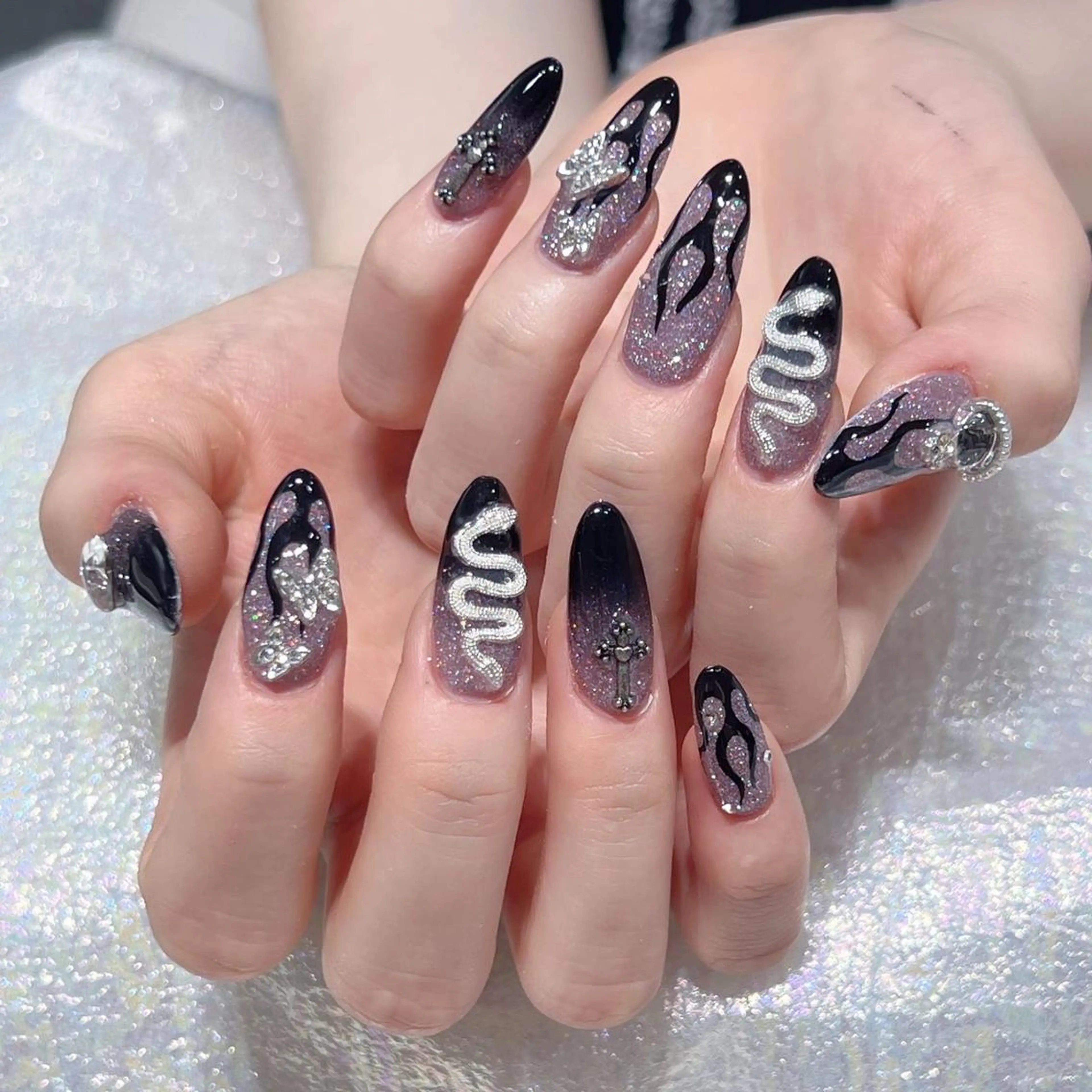ネイル アートネイル 長さ出し ネイルチップ Queens ゲンのネイルデザイン