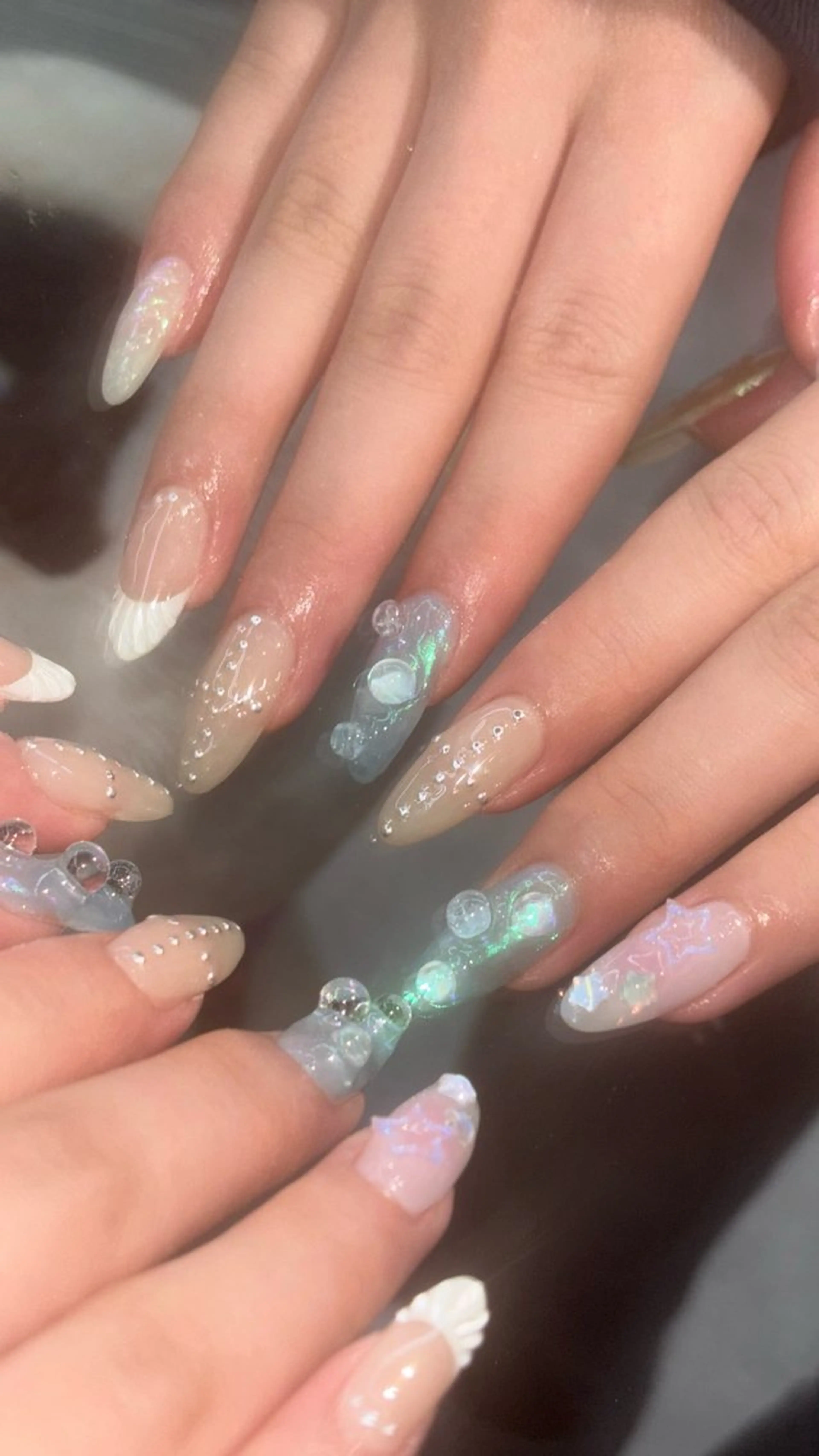 ネイル オーロラネイル フレンチネイル ガーリー 韓国ネイル ミラーネイル ハンドネイル ꒰ঌheaven໒꒱ chieのネイルデザイン