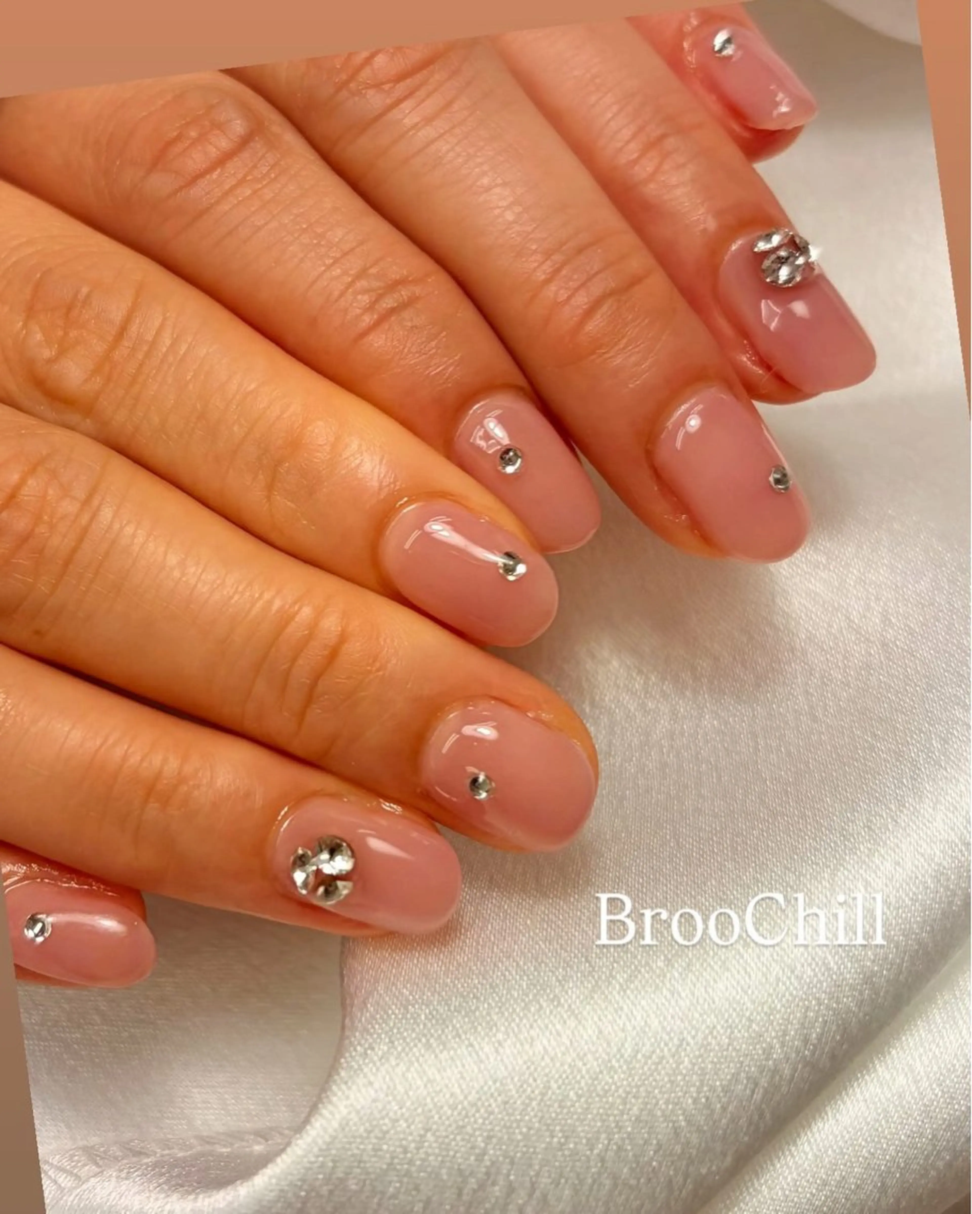 ネイル ワンカラーネイル ストーンネイル ハンドネイル nail salon BrooChillのネイルデザイン
