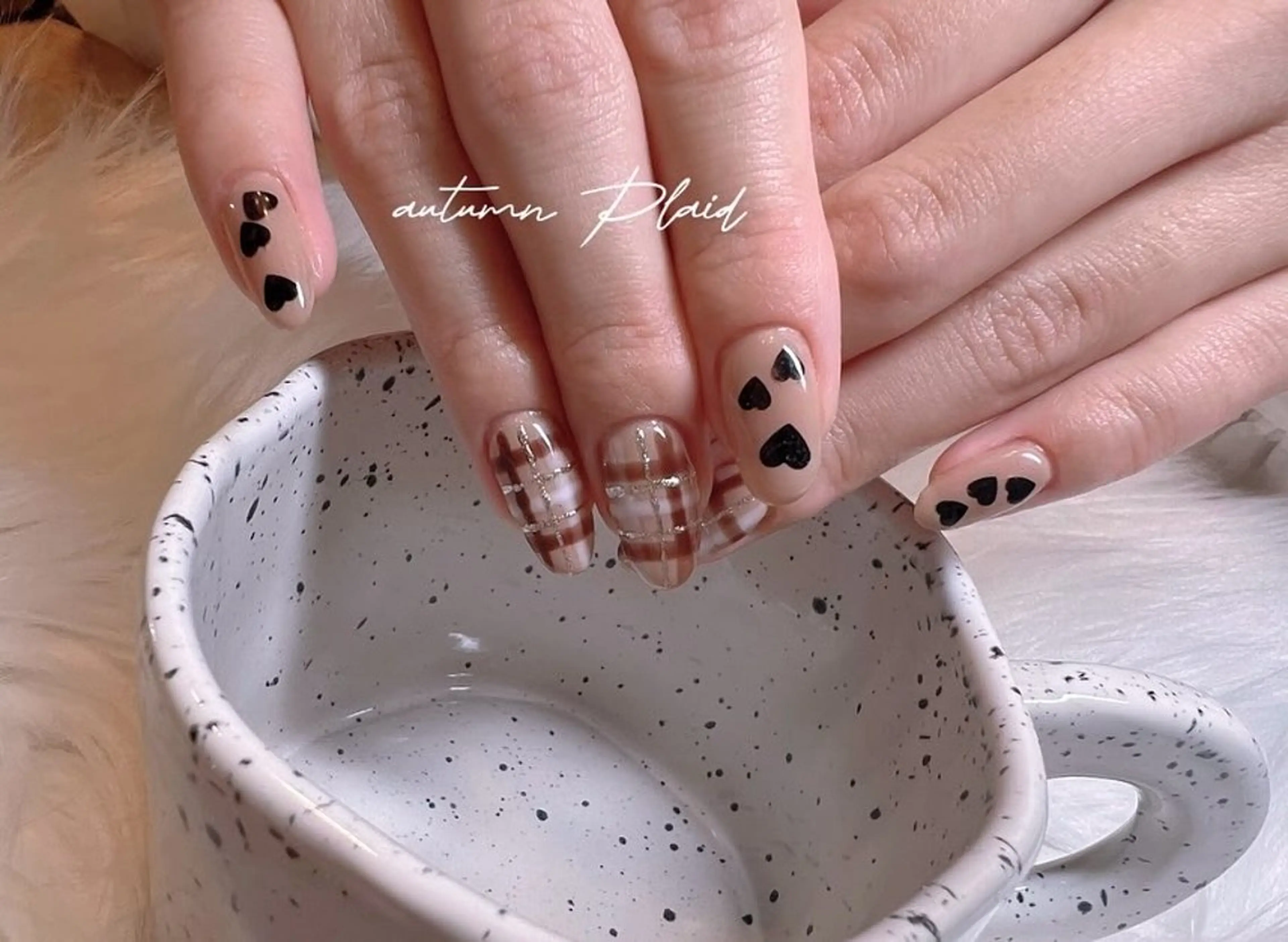 ネイル ハンドネイル 🫧Lua.nail 🍒emuのネイルデザイン