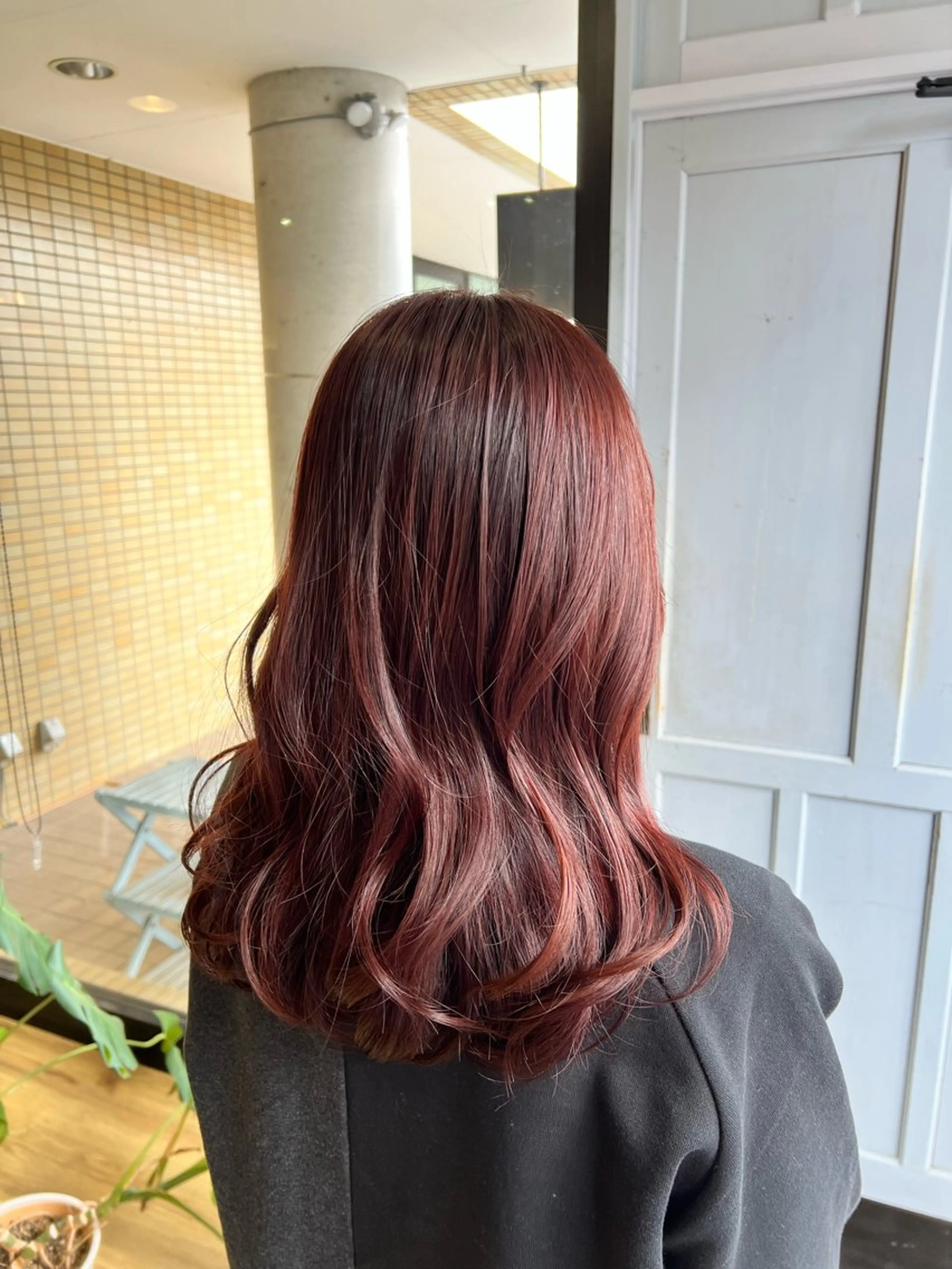 ロング カラー ピンクカラー レッドカラー ヘアカラー トリートメント ツキダテ ユイのヘアスタイル