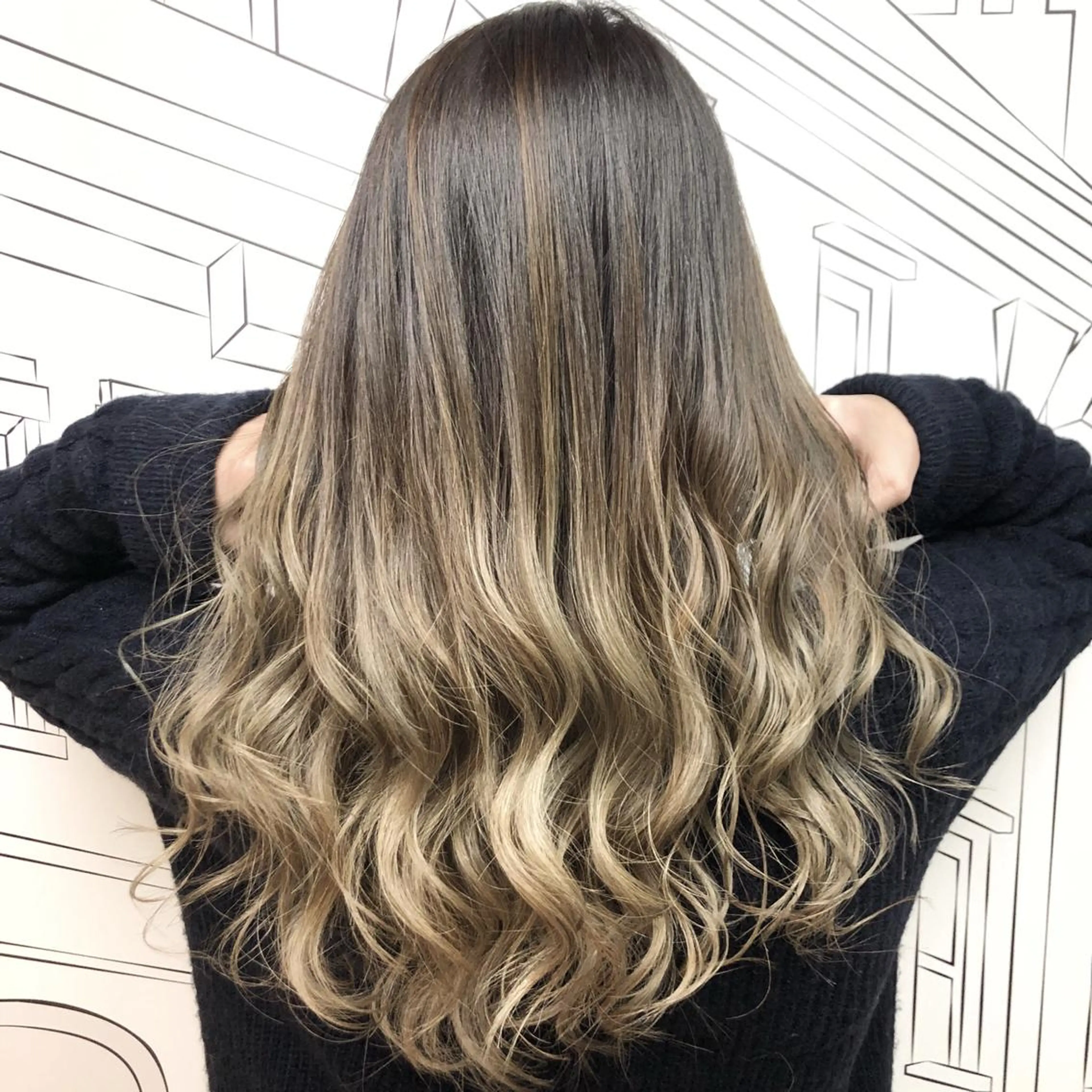 セミロング カラー バレイヤージュ グレージュ イルミナカラー レイヤーカット TOMOKA 艶髪/透明感カラーのヘアスタイル