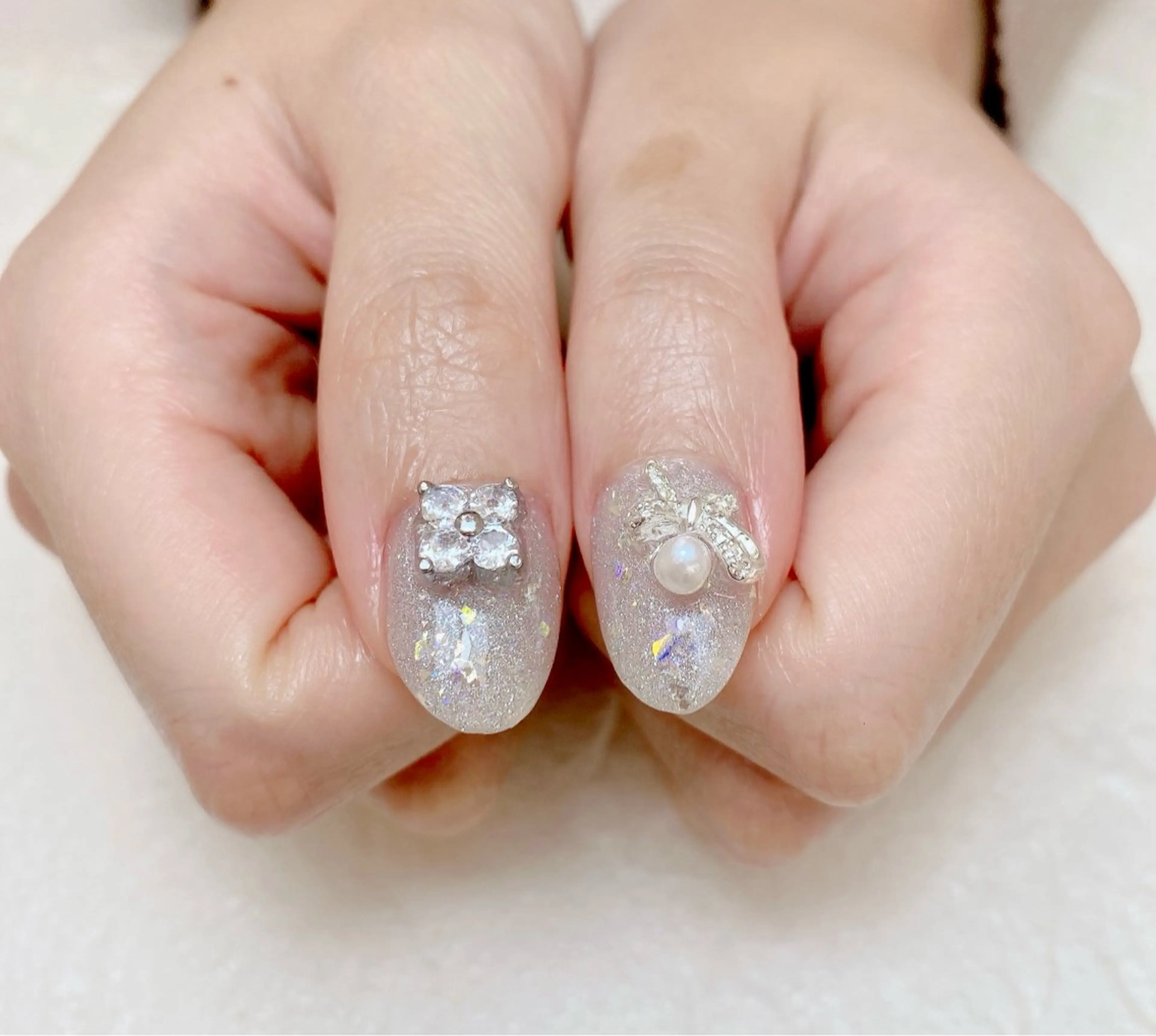 ネイル フラッシュネイル ラメ(グリッター) リボン ワンホンネイル ブライダルネイル ハンドネイル Nail Salon K 🧸美爪育成のネイルデザイン