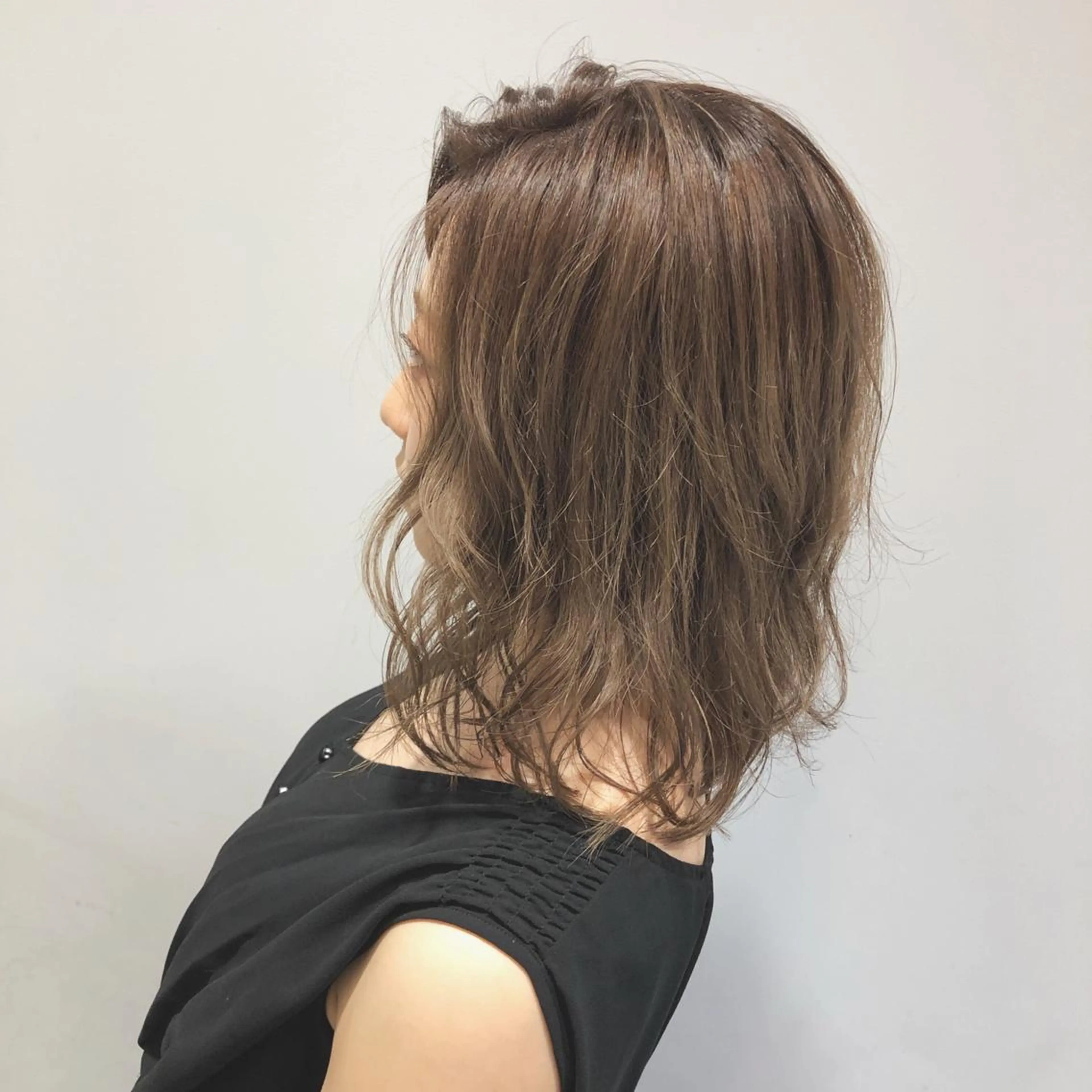 ミディアム 岩瀬 翔太のヘアスタイル