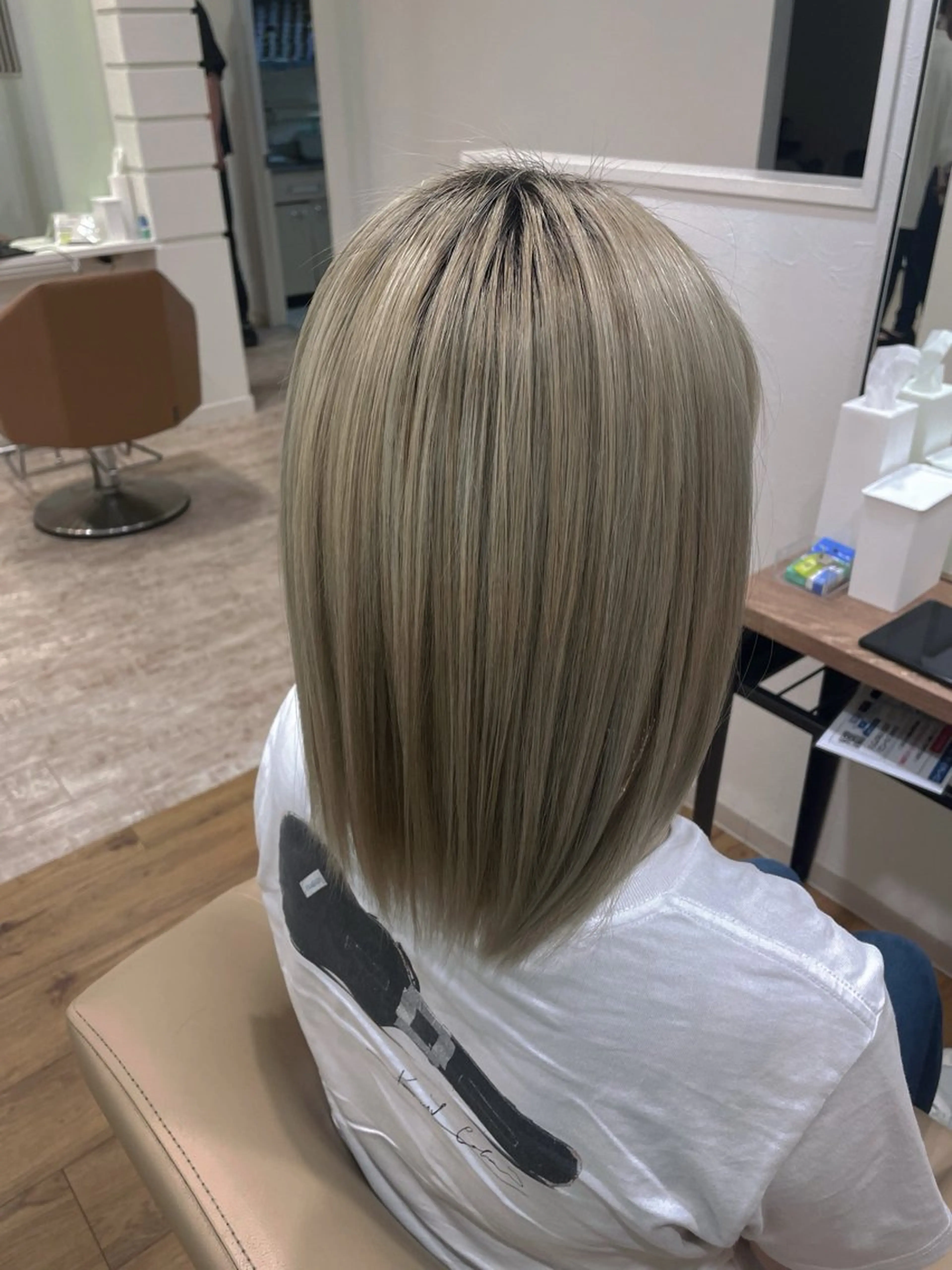 ミディアム un knownのヘアスタイル