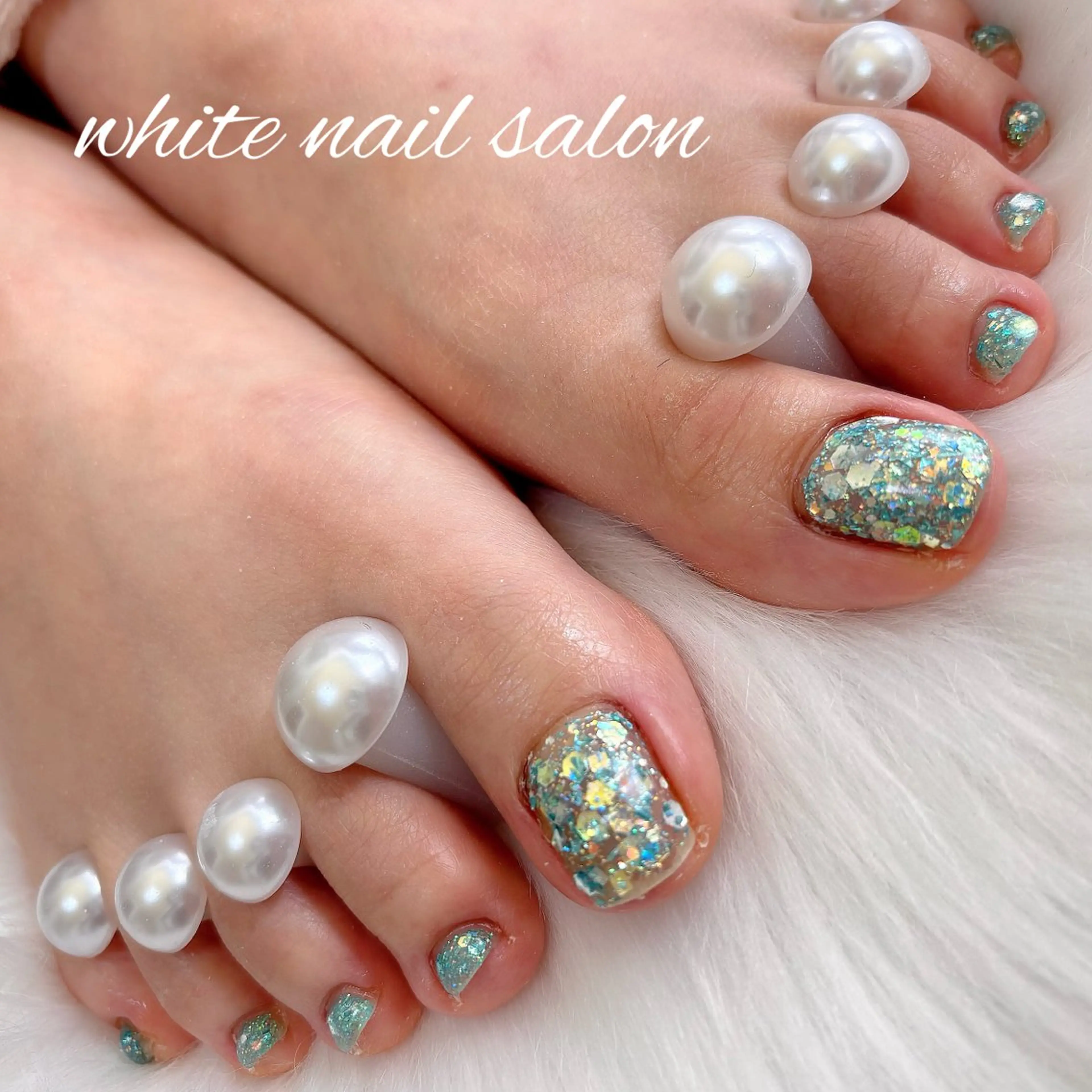 ネイル フットネイル ラメ(グリッター) フットネイル white nail salonのネイルデザイン