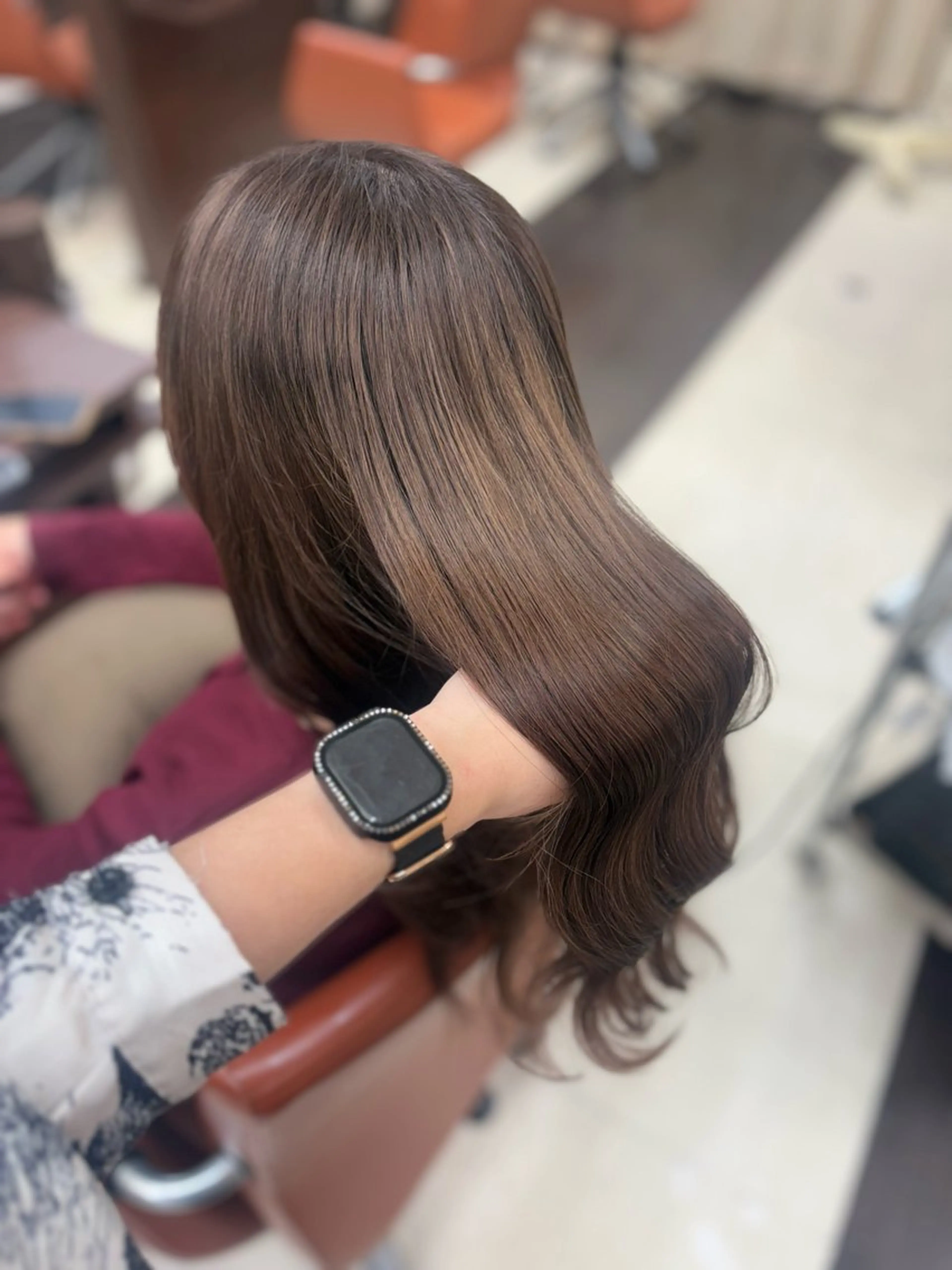 ロング カラー ブリーチ グレージュ ミルクティーグレージュ カット ヘアカラー 垢抜け×韓国風/ ハイトーン/朝倉友香のヘアスタイル