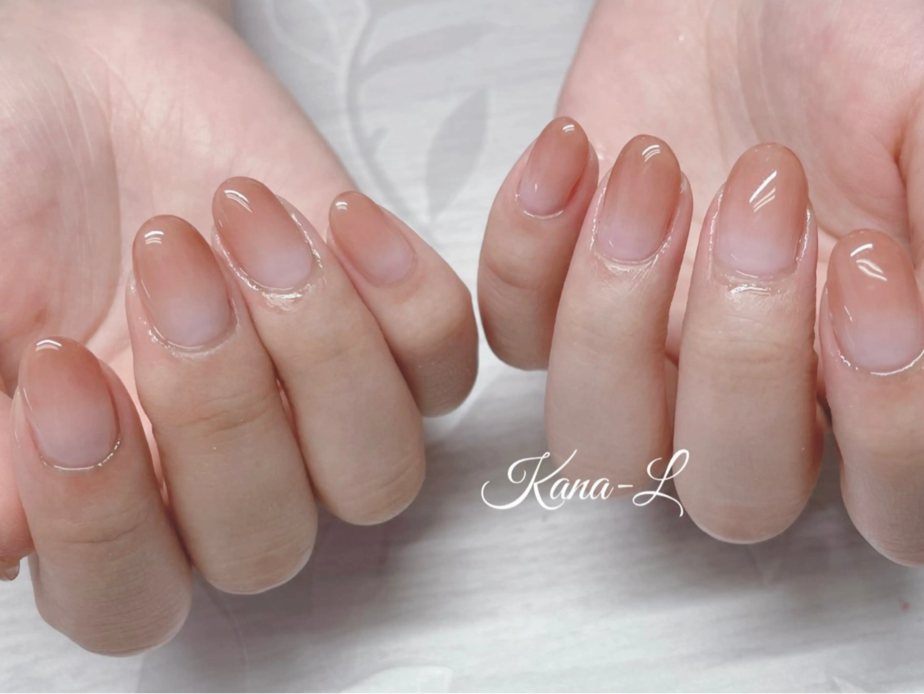 ネイル ジェルネイル グラデーション パラジェル 芦辺 香奈のネイルデザイン