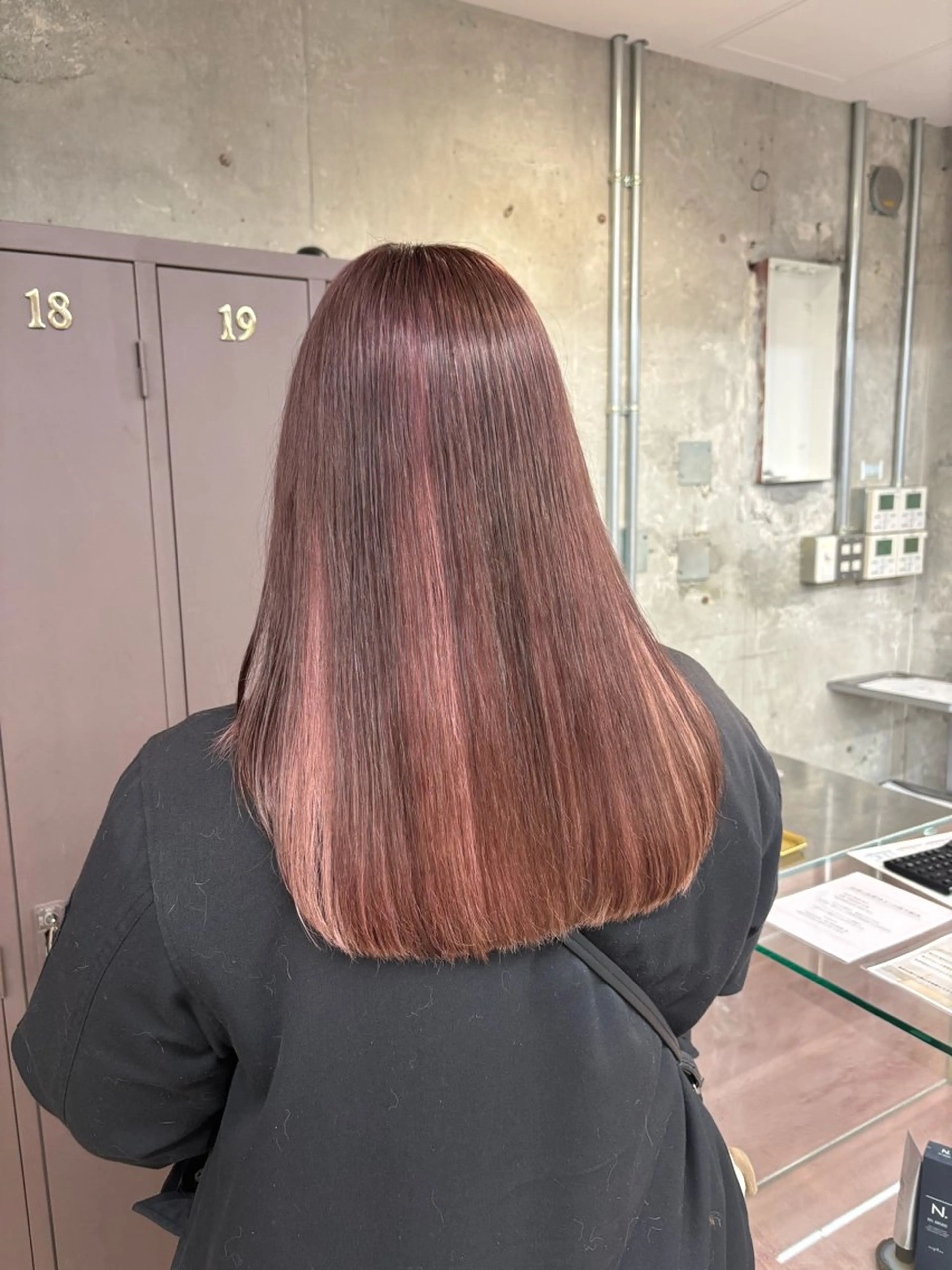 ロング ヘアカラー 鈴木瑛里／ブロンド ベージュ／男女のヘアスタイル