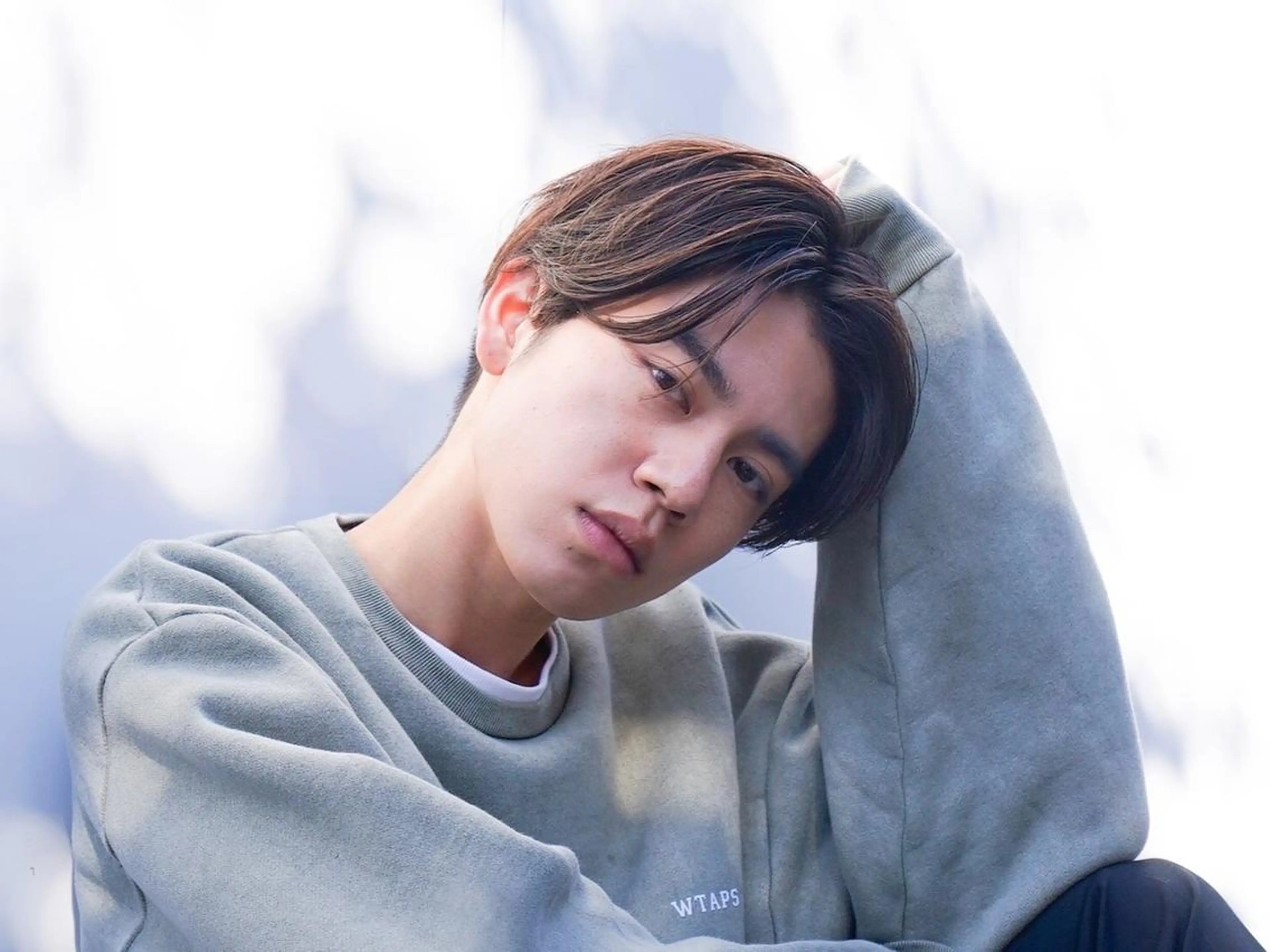 カラー パーマ メンズ オールバック アップバング センターパート コンマヘア カルマパーマ N° +aero 横浜のヘアスタイル